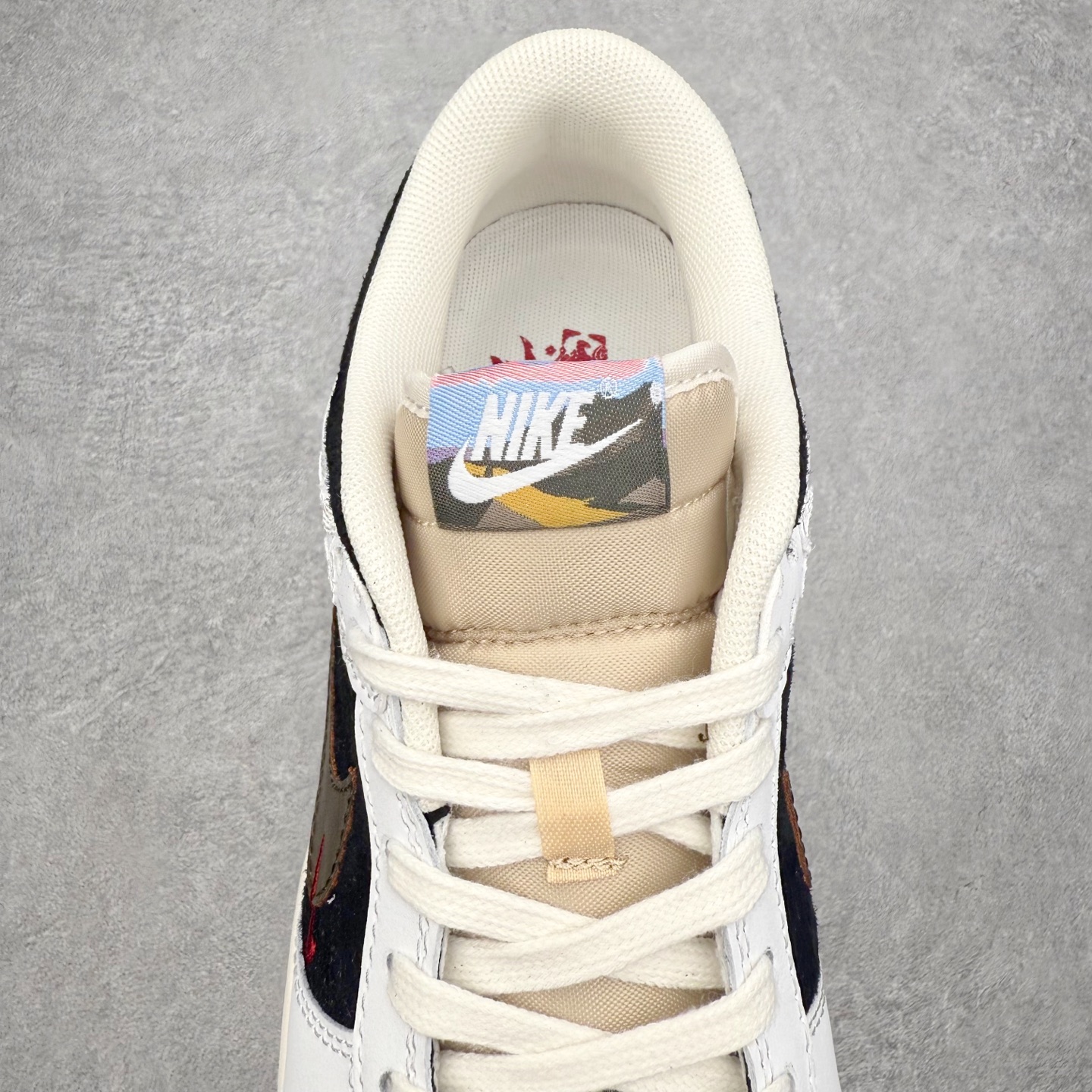 图片[5]-＃F版 NK Dunk SB Low 时尚舒适 防滑耐磨低帮板鞋 IQ1888-200 实力大厂出品 新配色陆续开发 利润个位数只为口碑 全套原纸板楦头开发 确保原汁原味 完美呈现DUNK版型 一比一鞋头弧度高度鞋身弧度 此版本只针对中端市场 皮料材质有所更替 其他数据细节工艺流程均保持一致 绝不口嗨 细节品控鞋型随意对比 独家私模官方第六代原厂航空铝磨具打磨大底 鞋头坡度极致还原 无解鞋型 原盒原配 圈内天花板工艺 原厂玻璃冲刀 超高清洁度 全鞋零毛边皮料切割 原厂中底布点胶 中底布拉帮走线遵循公司 尺码：36 36.5 37.5 38 38.5 39 40 40.5 41 42 42.5 43 44 44.5 45 46-选品中心