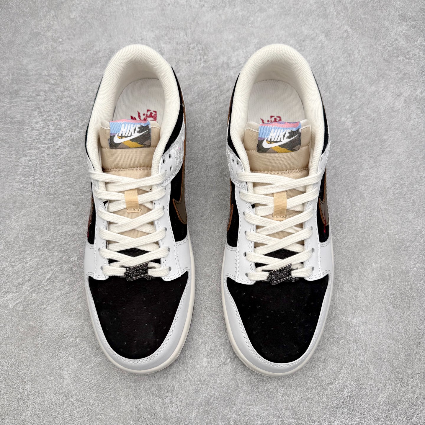图片[2]-＃F版 NK Dunk SB Low 时尚舒适 防滑耐磨低帮板鞋 IQ1888-200 实力大厂出品 新配色陆续开发 利润个位数只为口碑 全套原纸板楦头开发 确保原汁原味 完美呈现DUNK版型 一比一鞋头弧度高度鞋身弧度 此版本只针对中端市场 皮料材质有所更替 其他数据细节工艺流程均保持一致 绝不口嗨 细节品控鞋型随意对比 独家私模官方第六代原厂航空铝磨具打磨大底 鞋头坡度极致还原 无解鞋型 原盒原配 圈内天花板工艺 原厂玻璃冲刀 超高清洁度 全鞋零毛边皮料切割 原厂中底布点胶 中底布拉帮走线遵循公司 尺码：36 36.5 37.5 38 38.5 39 40 40.5 41 42 42.5 43 44 44.5 45 46-选品中心