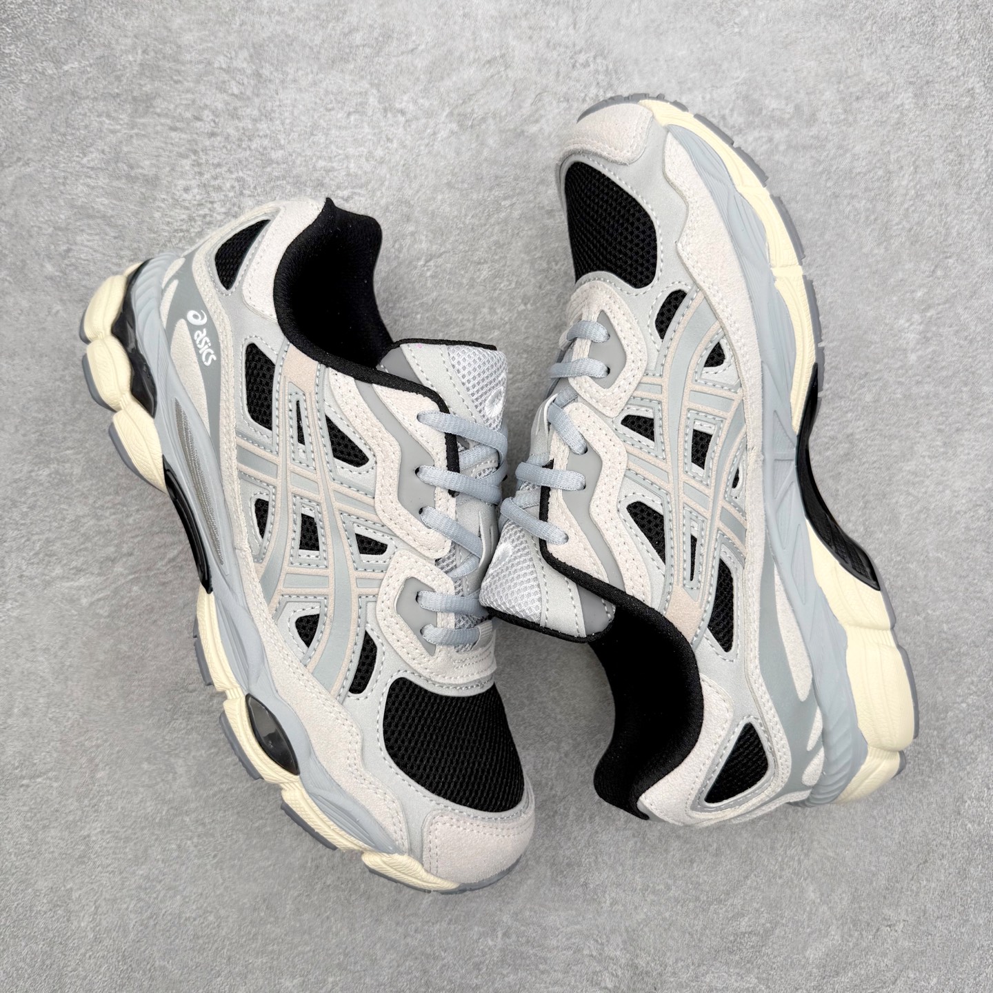 图片[3]-Asics GEL-NYC 亚瑟士防滑耐磨透气低帮运动休闲鞋 GEL-NYC™ 运动鞋的灵感源自传统和现代高性能跑步风格 其鞋面结构参考了 2000 年代初的 GEL-NIMBUS™ 3 鞋 并将其与 MC-PLUS V 设计中的各种装饰融为一体 该工装通过使用 GEL-CUMULUS® 16 鞋的工装系统来对比鞋面的复古风格 通过轻质泡沫和 GEL® 技术嵌入物的结合 这种中底结构有助于创造先进的脚底舒适度 尺码：36 37 37.5 38 39 40.5 41.5 42 42.5 43.5 44 45-选品中心
