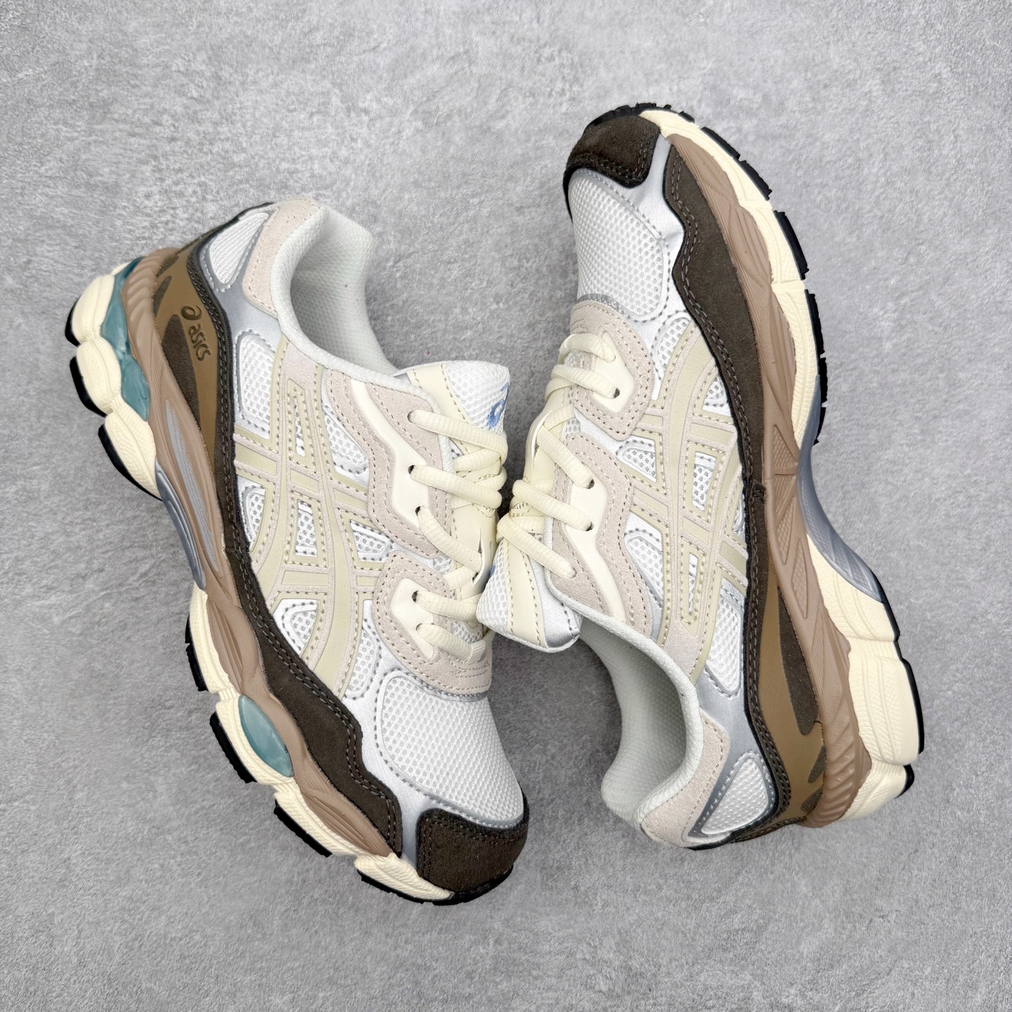 图片[3]-Asics GEL-NYC 亚瑟士防滑耐磨透气低帮运动休闲鞋 GEL-NYC™ 运动鞋的灵感源自传统和现代高性能跑步风格 其鞋面结构参考了 2000 年代初的 GEL-NIMBUS™ 3 鞋 并将其与 MC-PLUS V 设计中的各种装饰融为一体 该工装通过使用 GEL-CUMULUS® 16 鞋的工装系统来对比鞋面的复古风格 通过轻质泡沫和 GEL® 技术嵌入物的结合 这种中底结构有助于创造先进的脚底舒适度 尺码：36 37 37.5 38 39 40.5 41.5 42 42.5 43.5 44 45-选品中心