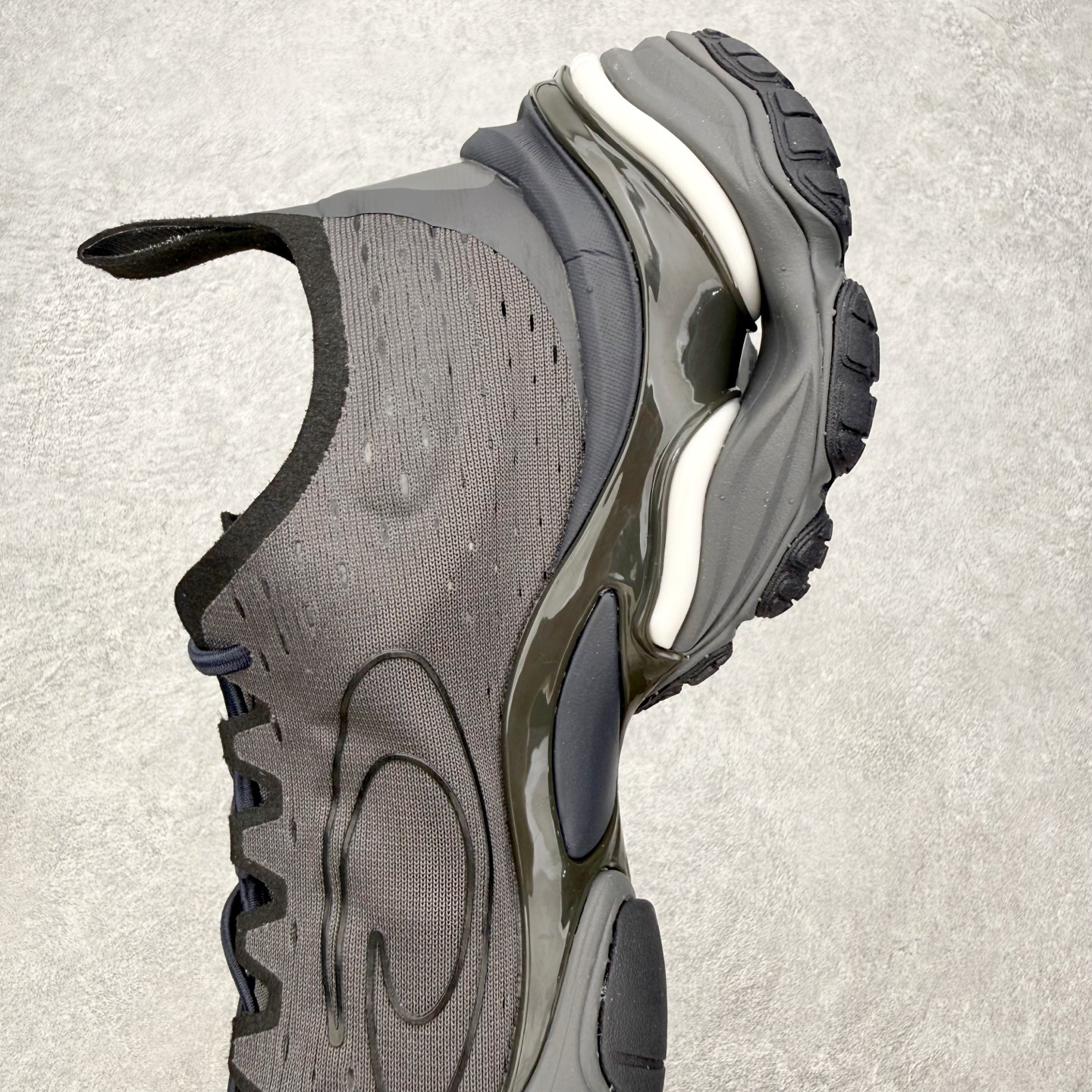 图片[7]-＃VG零售版 Balenciaga Anatomic Runner 巴黎世家五趾结构设计套穿低帮生活休闲鞋 简约大方的造型设计，给人以随性休闲的时尚格调，穿着舒适轻便，运动灵活自如，满足日常个性穿搭。Balenciaga是由被誉为代表二十世纪的伟大天才设计师 CristobalBalenciaga 创立的，在品牌创立的大半个世纪以来，巴黎世家一直以时尚、典雅闻名于时装界，它的主题产品有女士和男士提包、机车包、鞋子和时装，在15年王大仁卸任品牌设计师后，品牌的风格发生了翻天覆地的变化，凭借着人气超高的街头风T恤、老爹鞋等迅速霸屏各大时装周和时尚圈。尺码：35 36 37 38 39 40 41 42 43 44 45 46-选品中心