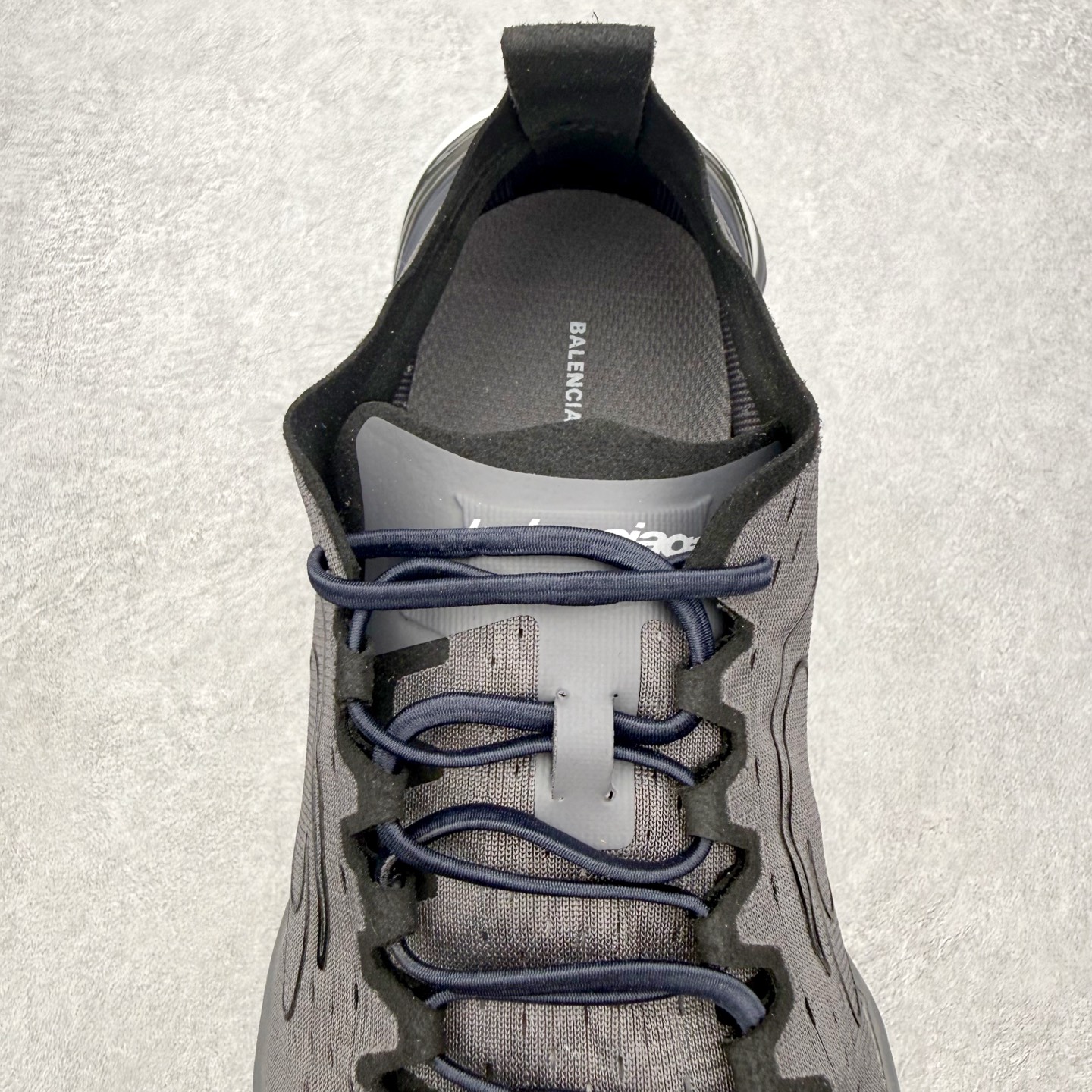 图片[5]-＃VG零售版 Balenciaga Anatomic Runner 巴黎世家五趾结构设计套穿低帮生活休闲鞋 简约大方的造型设计，给人以随性休闲的时尚格调，穿着舒适轻便，运动灵活自如，满足日常个性穿搭。Balenciaga是由被誉为代表二十世纪的伟大天才设计师 CristobalBalenciaga 创立的，在品牌创立的大半个世纪以来，巴黎世家一直以时尚、典雅闻名于时装界，它的主题产品有女士和男士提包、机车包、鞋子和时装，在15年王大仁卸任品牌设计师后，品牌的风格发生了翻天覆地的变化，凭借着人气超高的街头风T恤、老爹鞋等迅速霸屏各大时装周和时尚圈。尺码：35 36 37 38 39 40 41 42 43 44 45 46-选品中心