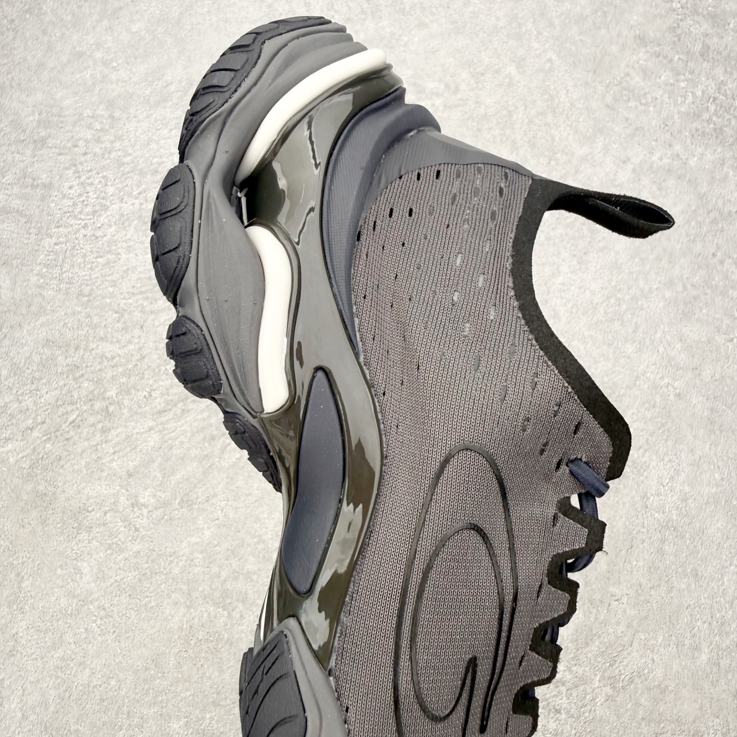 图片[6]-＃VG零售版 Balenciaga Anatomic Runner 巴黎世家五趾结构设计套穿低帮生活休闲鞋 简约大方的造型设计，给人以随性休闲的时尚格调，穿着舒适轻便，运动灵活自如，满足日常个性穿搭。Balenciaga是由被誉为代表二十世纪的伟大天才设计师 CristobalBalenciaga 创立的，在品牌创立的大半个世纪以来，巴黎世家一直以时尚、典雅闻名于时装界，它的主题产品有女士和男士提包、机车包、鞋子和时装，在15年王大仁卸任品牌设计师后，品牌的风格发生了翻天覆地的变化，凭借着人气超高的街头风T恤、老爹鞋等迅速霸屏各大时装周和时尚圈。尺码：35 36 37 38 39 40 41 42 43 44 45 46-选品中心