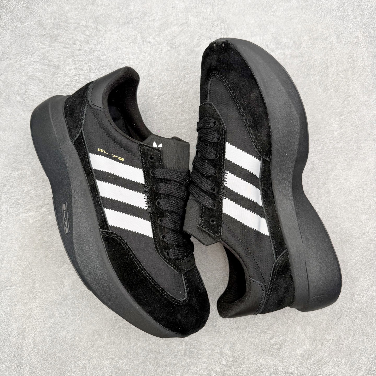 图片[3]-AD Adizero EVO SL 72 马拉松竞速专业跑鞋 CELERMESH针织网面非常轻薄 纤维间的缝隙很大 可以保证跑步时的透气、排汗效果 鞋舌直接与两侧的内衬和鞋底连接在一起 在跑步过程中不会被鞋舌的左右移动所困扰 在标准鞋带孔的基础上再拓宽一组鞋带孔 适合不同脚型的需求 突破性 EnergyRods 技术，有助于跑者实现更好的成绩 中底独特的LIGHTSTRIKE PRO泡棉材质 微弹感觉在跑步过程中给予了良好的支撑体验 对于顶级精英和高水平进阶跑者来说 ADIOS PRO是一双值得信赖的竞速比赛用鞋 尺码：36 36.5 37.5 38 38.5 39 40 40.5 41 42 42.5 43 44 44.5 45-选品中心
