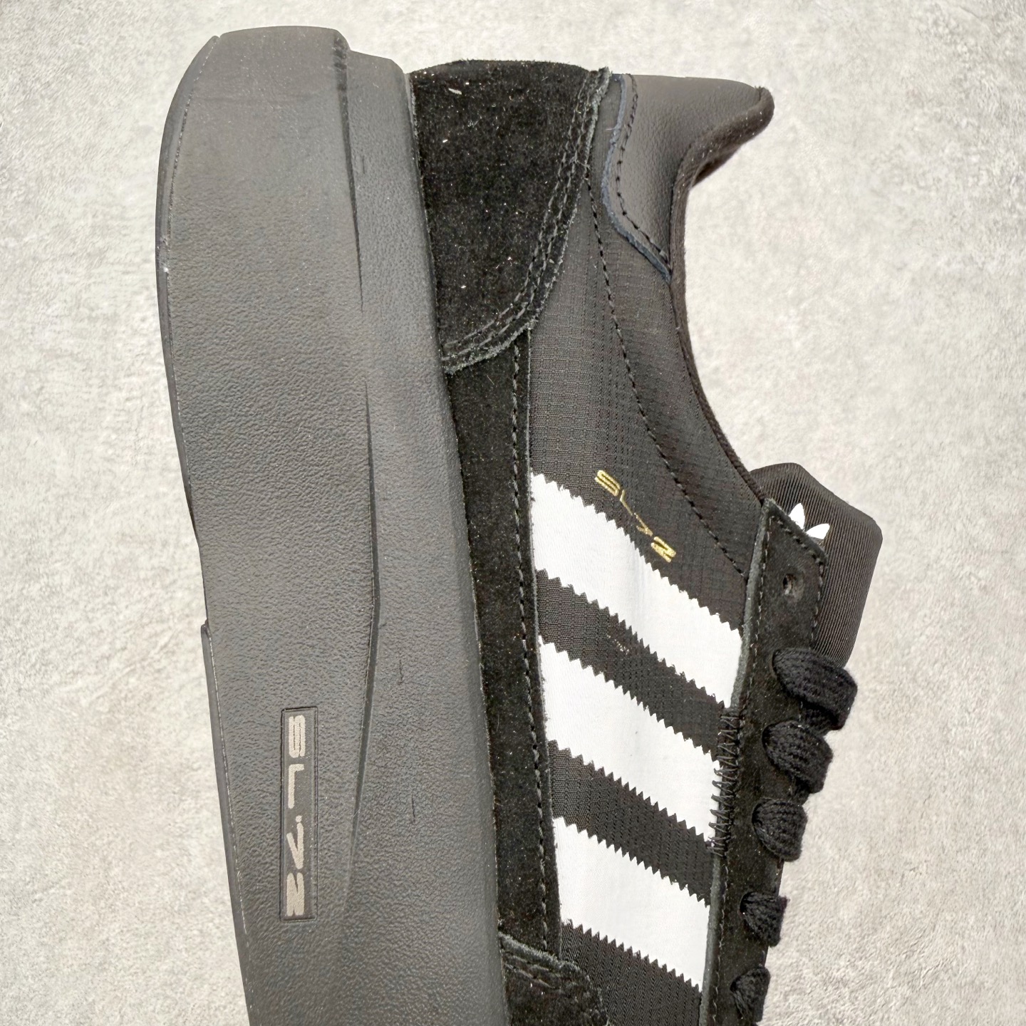 图片[6]-AD Adizero EVO SL 72 马拉松竞速专业跑鞋 CELERMESH针织网面非常轻薄 纤维间的缝隙很大 可以保证跑步时的透气、排汗效果 鞋舌直接与两侧的内衬和鞋底连接在一起 在跑步过程中不会被鞋舌的左右移动所困扰 在标准鞋带孔的基础上再拓宽一组鞋带孔 适合不同脚型的需求 突破性 EnergyRods 技术，有助于跑者实现更好的成绩 中底独特的LIGHTSTRIKE PRO泡棉材质 微弹感觉在跑步过程中给予了良好的支撑体验 对于顶级精英和高水平进阶跑者来说 ADIOS PRO是一双值得信赖的竞速比赛用鞋 尺码：36 36.5 37.5 38 38.5 39 40 40.5 41 42 42.5 43 44 44.5 45-选品中心