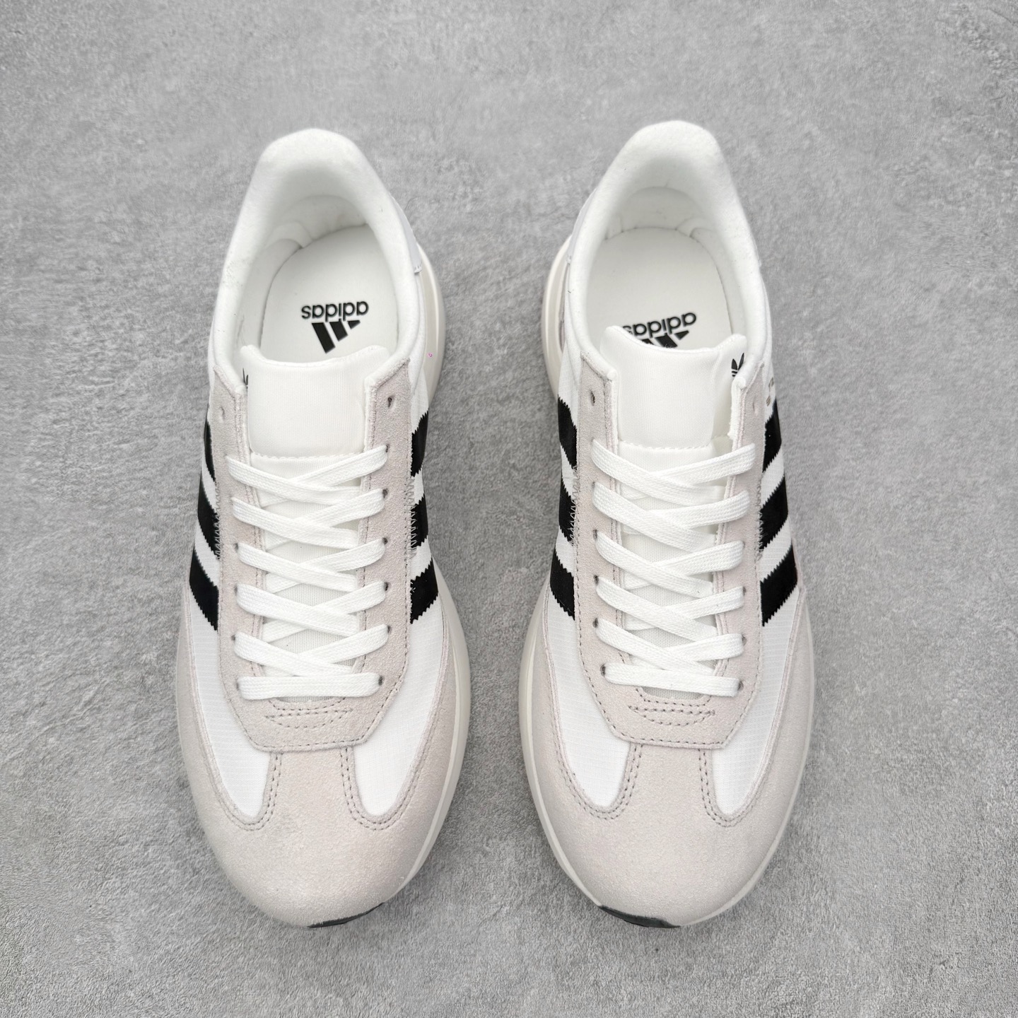 图片[2]-AD Adizero EVO SL 72 马拉松竞速专业跑鞋 CELERMESH针织网面非常轻薄 纤维间的缝隙很大 可以保证跑步时的透气、排汗效果 鞋舌直接与两侧的内衬和鞋底连接在一起 在跑步过程中不会被鞋舌的左右移动所困扰 在标准鞋带孔的基础上再拓宽一组鞋带孔 适合不同脚型的需求 突破性 EnergyRods 技术，有助于跑者实现更好的成绩 中底独特的LIGHTSTRIKE PRO泡棉材质 微弹感觉在跑步过程中给予了良好的支撑体验 对于顶级精英和高水平进阶跑者来说 ADIOS PRO是一双值得信赖的竞速比赛用鞋 尺码：36 36.5 37.5 38 38.5 39 40 40.5 41 42 42.5 43 44 44.5 45-选品中心