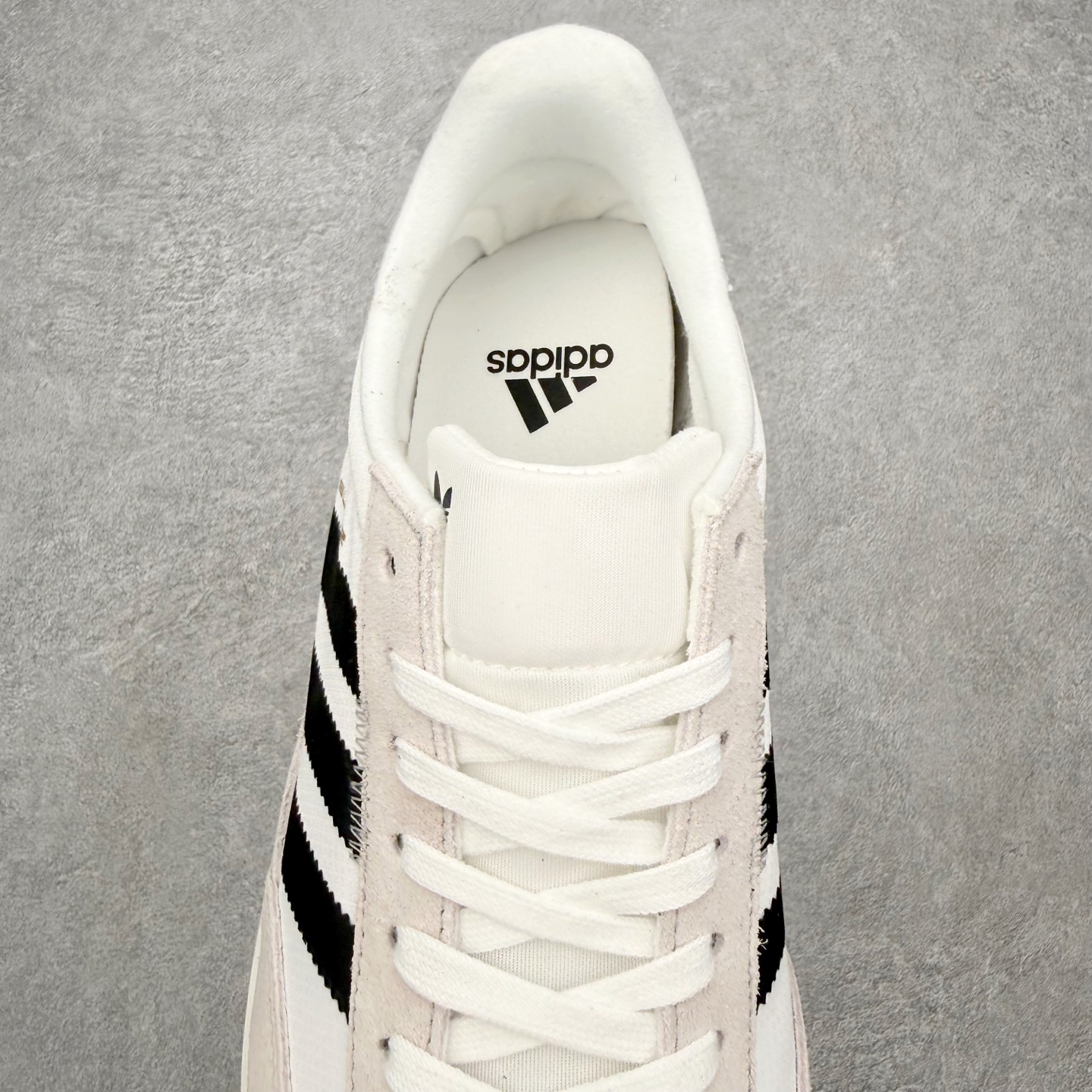 图片[5]-AD Adizero EVO SL 72 马拉松竞速专业跑鞋 CELERMESH针织网面非常轻薄 纤维间的缝隙很大 可以保证跑步时的透气、排汗效果 鞋舌直接与两侧的内衬和鞋底连接在一起 在跑步过程中不会被鞋舌的左右移动所困扰 在标准鞋带孔的基础上再拓宽一组鞋带孔 适合不同脚型的需求 突破性 EnergyRods 技术，有助于跑者实现更好的成绩 中底独特的LIGHTSTRIKE PRO泡棉材质 微弹感觉在跑步过程中给予了良好的支撑体验 对于顶级精英和高水平进阶跑者来说 ADIOS PRO是一双值得信赖的竞速比赛用鞋 尺码：36 36.5 37.5 38 38.5 39 40 40.5 41 42 42.5 43 44 44.5 45-选品中心