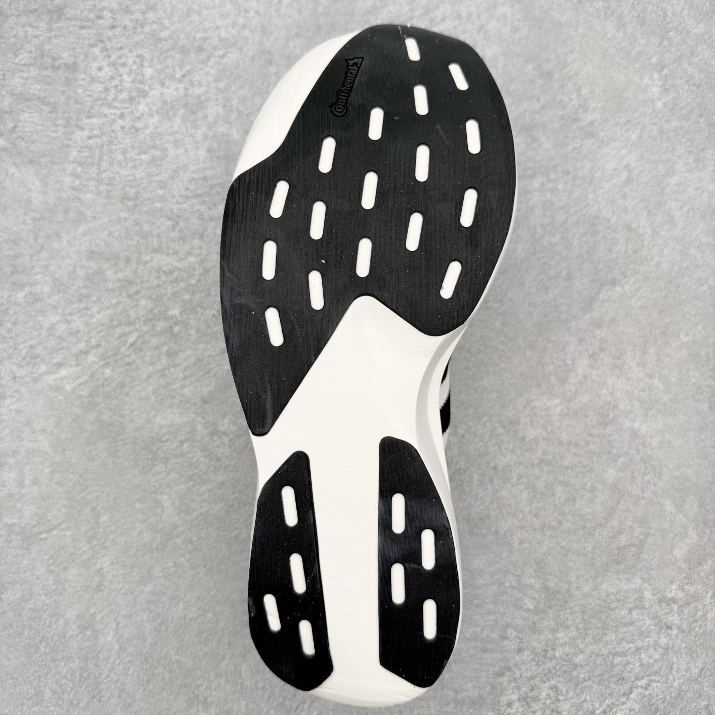 图片[9]-AD Adizero EVO SL 72 马拉松竞速专业跑鞋 CELERMESH针织网面非常轻薄 纤维间的缝隙很大 可以保证跑步时的透气、排汗效果 鞋舌直接与两侧的内衬和鞋底连接在一起 在跑步过程中不会被鞋舌的左右移动所困扰 在标准鞋带孔的基础上再拓宽一组鞋带孔 适合不同脚型的需求 突破性 EnergyRods 技术，有助于跑者实现更好的成绩 中底独特的LIGHTSTRIKE PRO泡棉材质 微弹感觉在跑步过程中给予了良好的支撑体验 对于顶级精英和高水平进阶跑者来说 ADIOS PRO是一双值得信赖的竞速比赛用鞋 尺码：36 36.5 37.5 38 38.5 39 40 40.5 41 42 42.5 43 44 44.5 45-选品中心