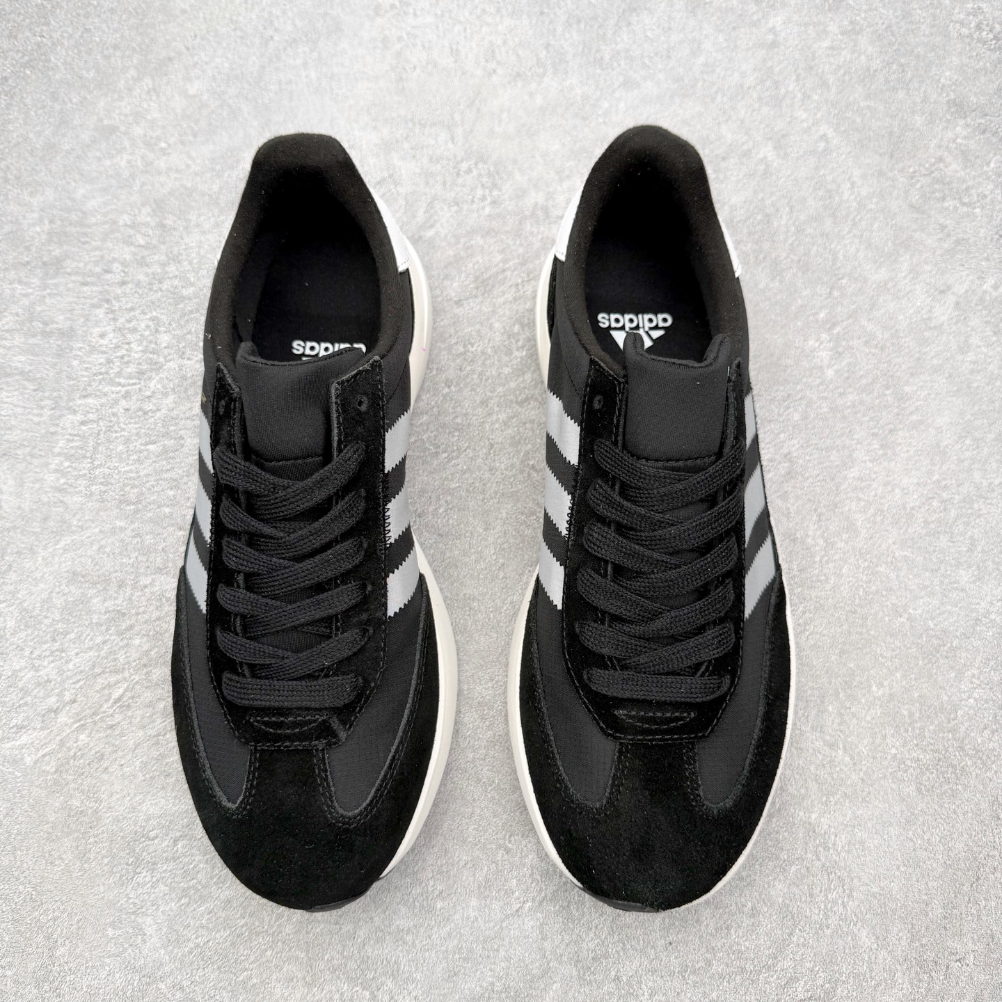 图片[2]-AD Adizero EVO SL 72 马拉松竞速专业跑鞋 CELERMESH针织网面非常轻薄 纤维间的缝隙很大 可以保证跑步时的透气、排汗效果 鞋舌直接与两侧的内衬和鞋底连接在一起 在跑步过程中不会被鞋舌的左右移动所困扰 在标准鞋带孔的基础上再拓宽一组鞋带孔 适合不同脚型的需求 突破性 EnergyRods 技术，有助于跑者实现更好的成绩 中底独特的LIGHTSTRIKE PRO泡棉材质 微弹感觉在跑步过程中给予了良好的支撑体验 对于顶级精英和高水平进阶跑者来说 ADIOS PRO是一双值得信赖的竞速比赛用鞋 尺码：36 36.5 37.5 38 38.5 39 40 40.5 41 42 42.5 43 44 44.5 45-选品中心