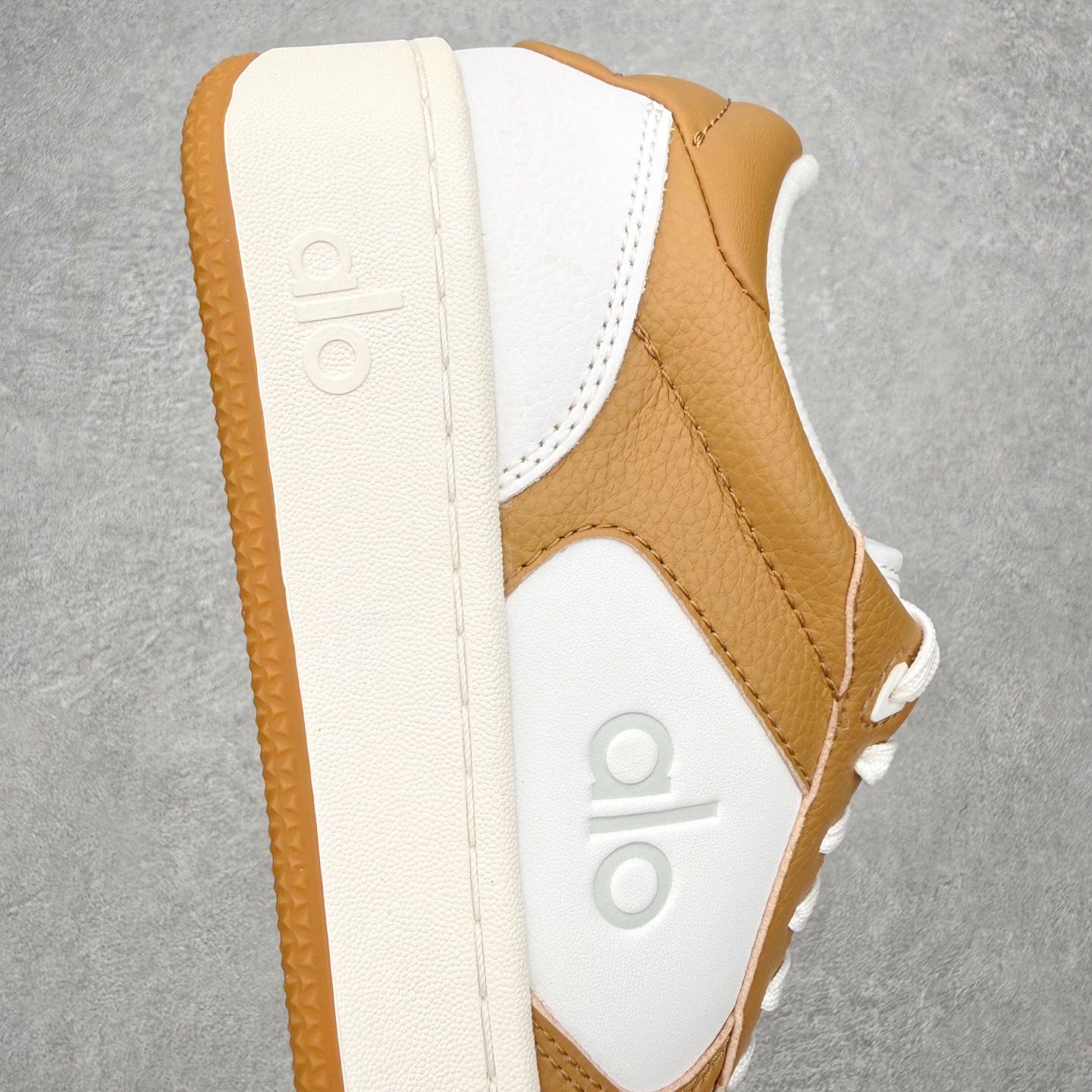 Alo yoga 易梦玲 Jisoo智秀 等多位明星同款上脚 主打各大平台外贸主推大厂采购原材料多处细节