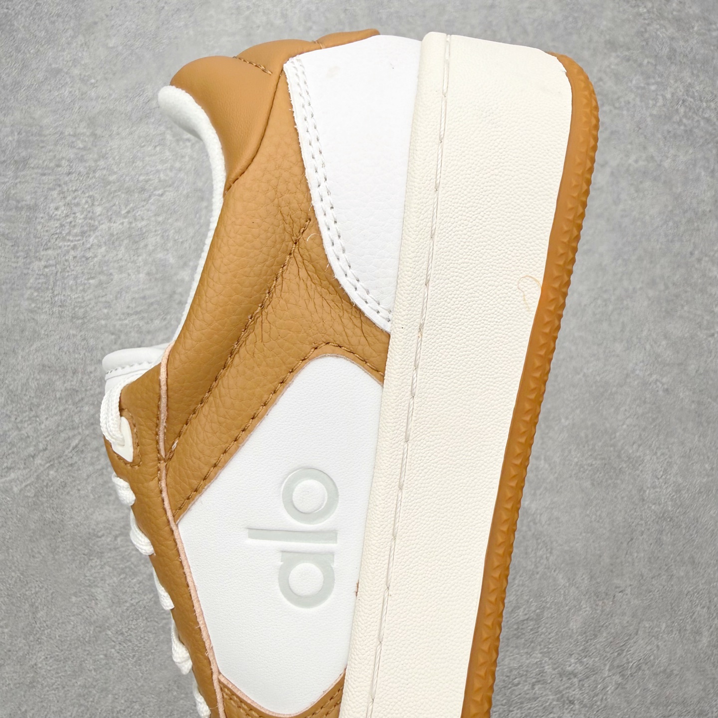 Alo yoga 易梦玲 Jisoo智秀 等多位明星同款上脚 主打各大平台外贸主推大厂采购原材料多处细节