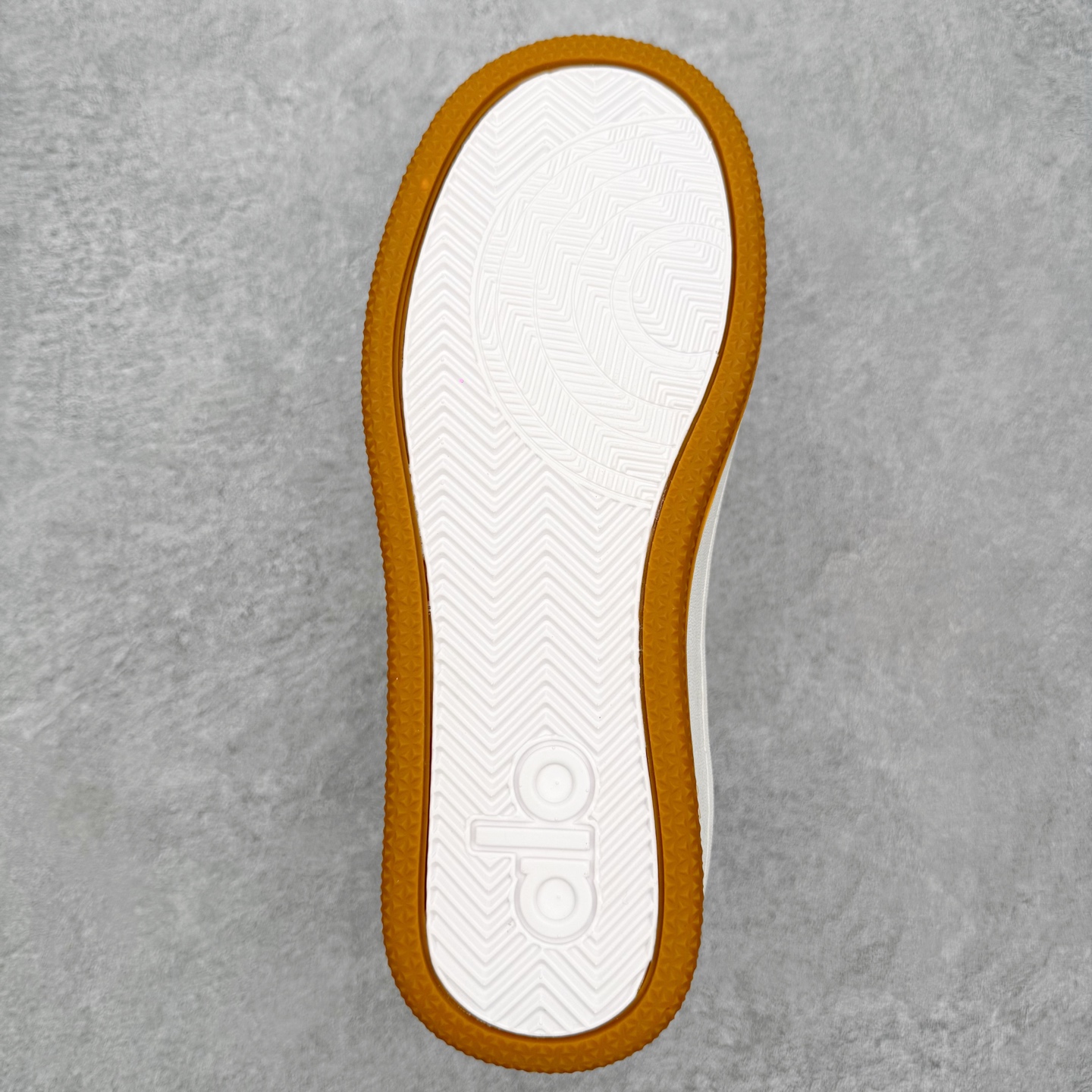 Alo yoga 易梦玲 Jisoo智秀 等多位明星同款上脚 主打各大平台外贸主推大厂采购原材料多处细节