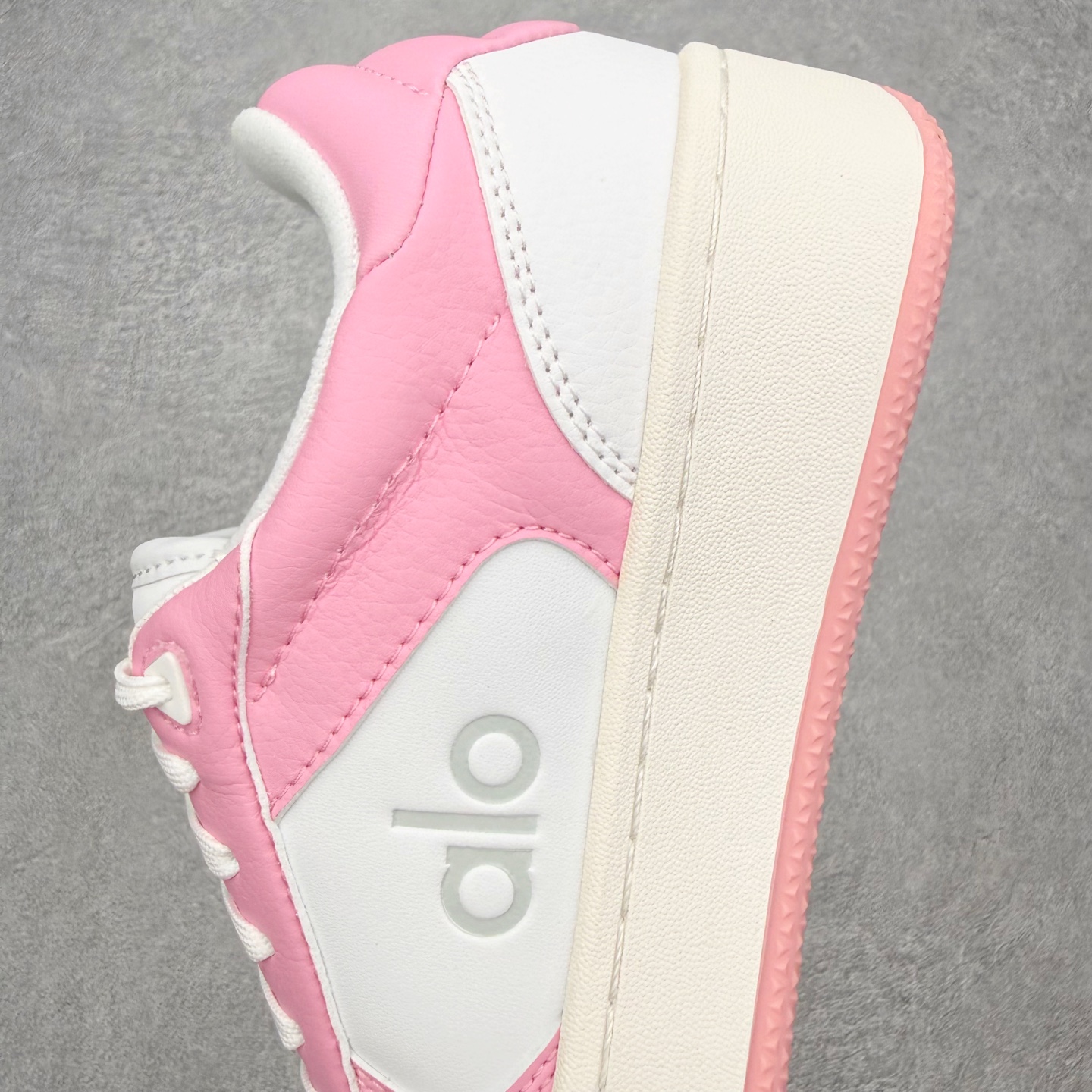 Alo yoga 易梦玲 Jisoo智秀 等多位明星同款上脚 主打各大平台外贸主推大厂采购原材料多处细节