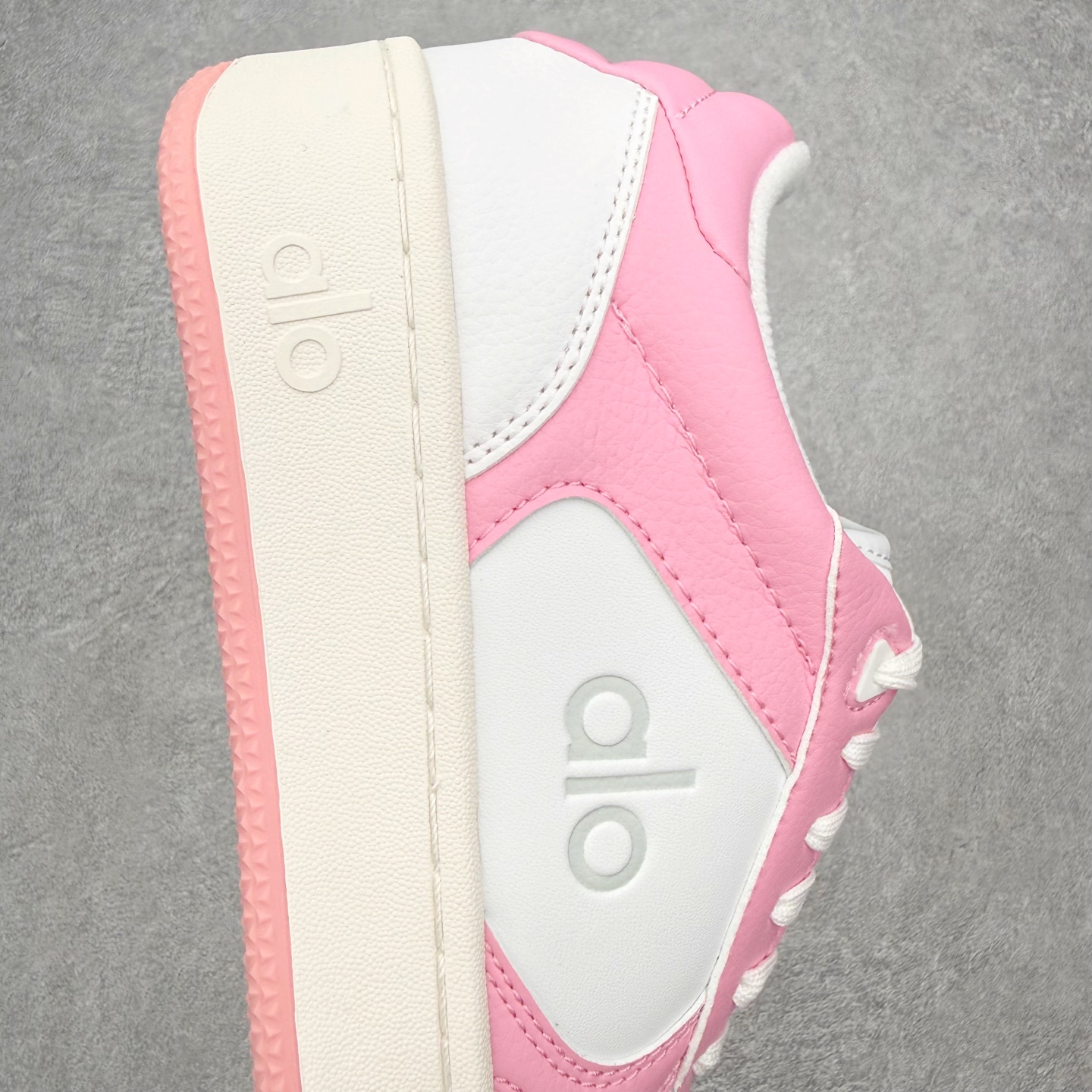 Alo yoga 易梦玲 Jisoo智秀 等多位明星同款上脚 主打各大平台外贸主推大厂采购原材料多处细节