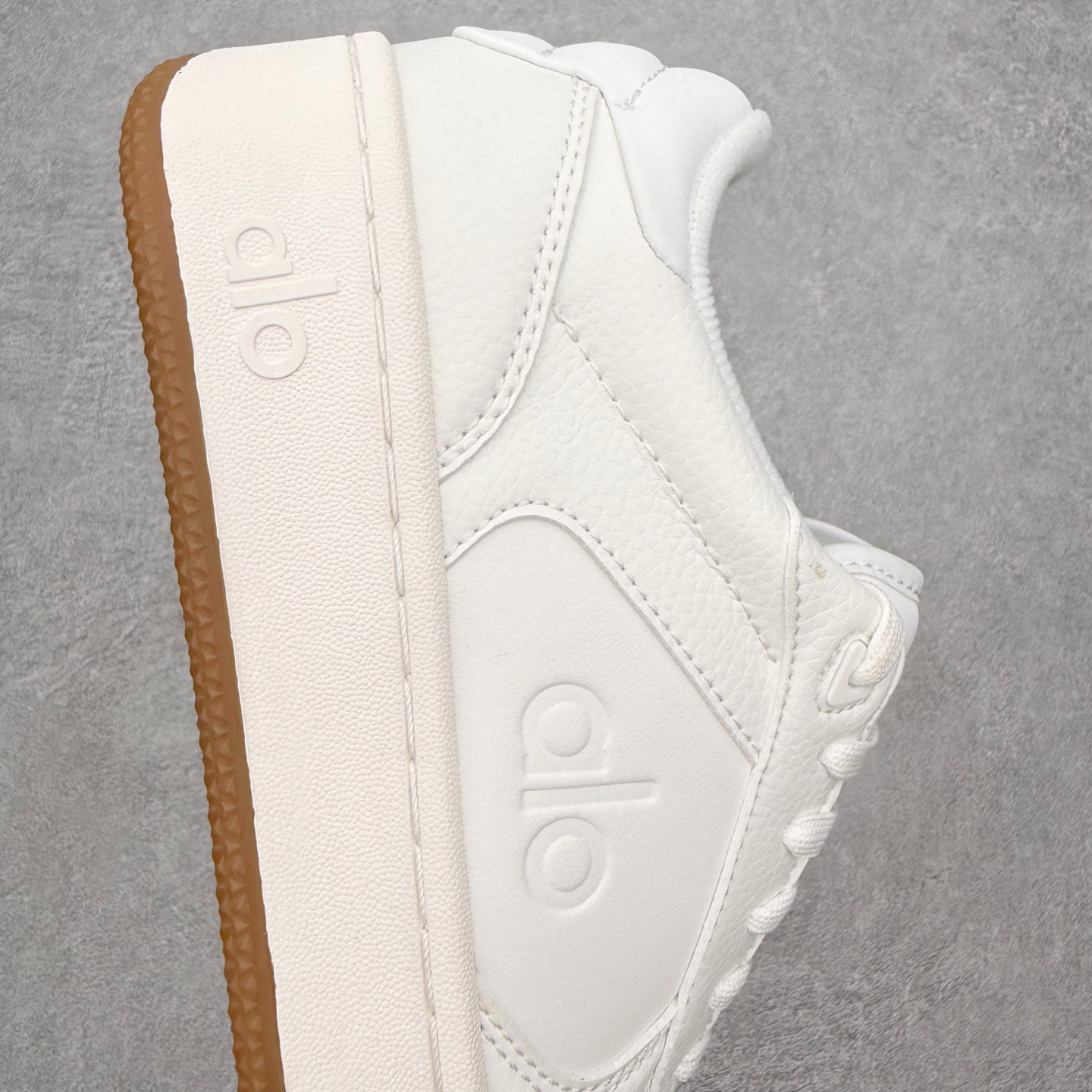 Alo yoga 易梦玲 Jisoo智秀 等多位明星同款上脚 主打各大平台外贸主推大厂采购原材料多处细节