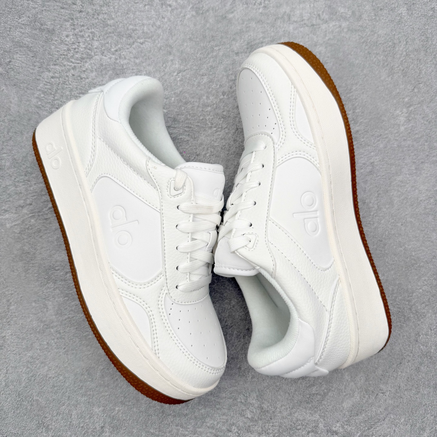 Alo yoga 易梦玲 Jisoo智秀 等多位明星同款上脚 主打各大平台外贸主推大厂采购原材料多处细节