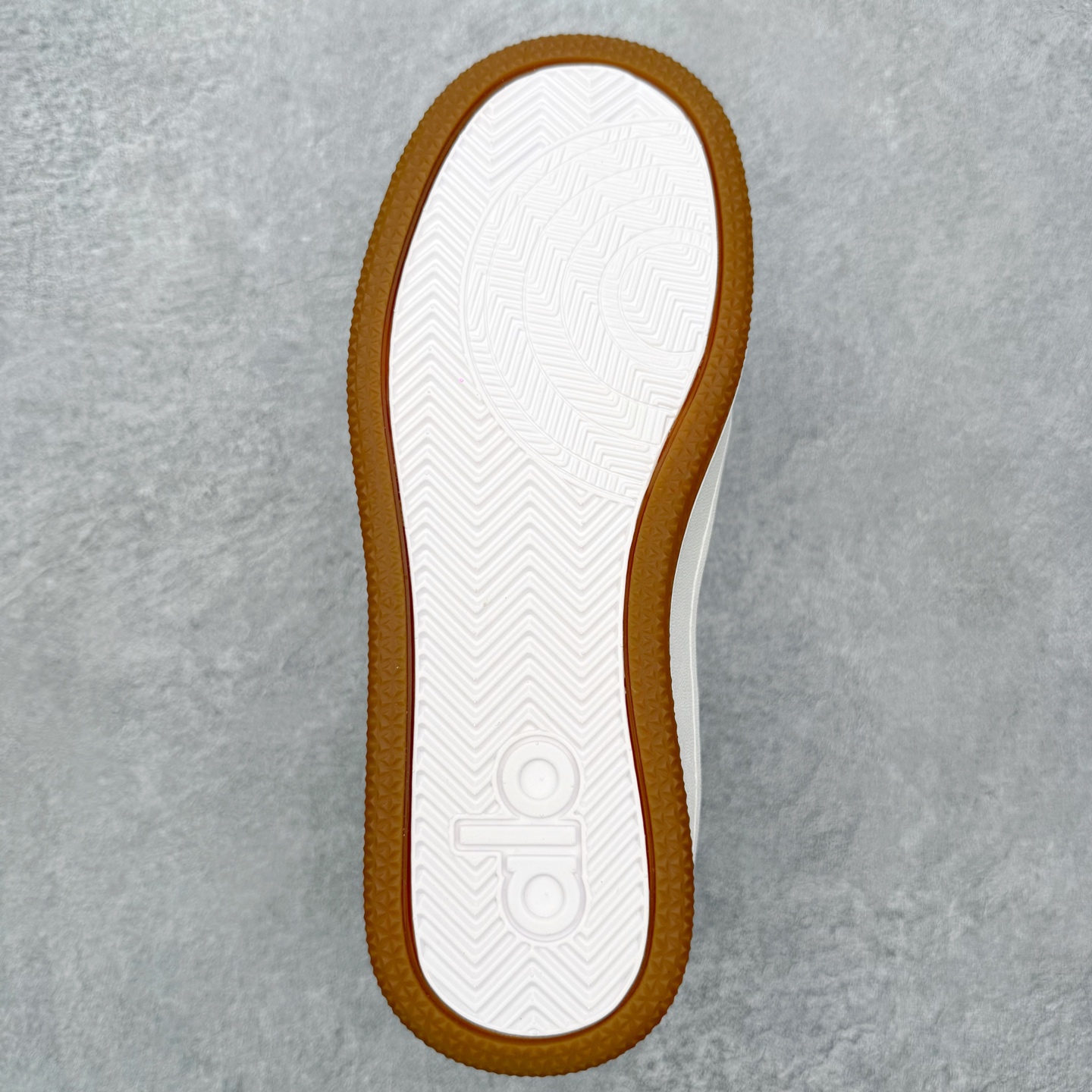 Alo yoga 易梦玲 Jisoo智秀 等多位明星同款上脚 主打各大平台外贸主推大厂采购原材料多处细节