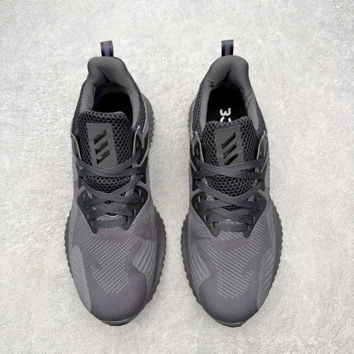 图片[2]-AD AlphaBounce HPC AMS 3M反光 阿尔法三代Bouncetm中底与Forged Mesh 热融合多层绒布的结合 外加马牌大底 原盒市售最高版本 附带官方防水袋 尺码：36 36.5 37.5 38 38.5 39 40 40.5 41 42 42.5 43 44 45-选品中心