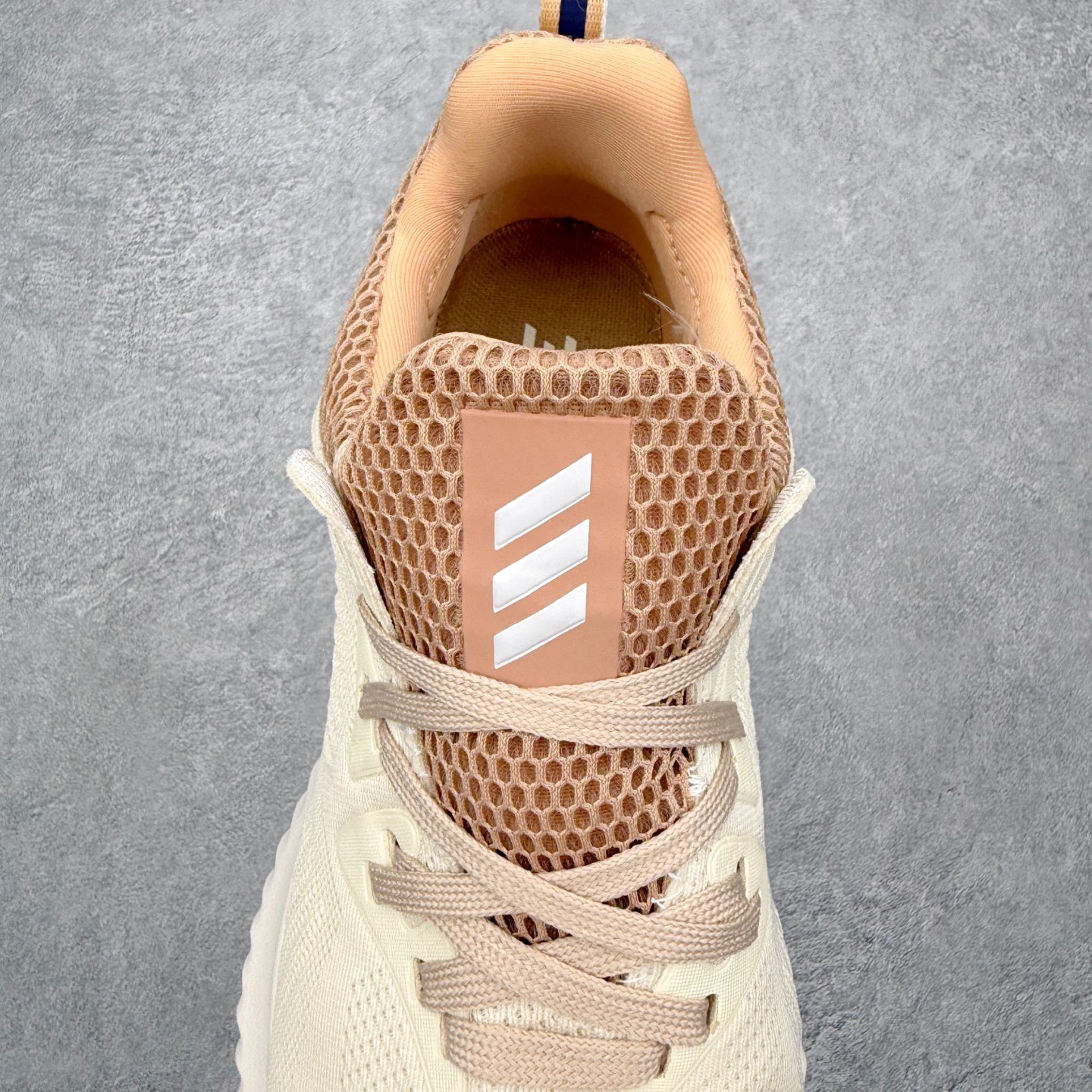 图片[5]-AD AlphaBounce HPC AMS 3M反光 阿尔法三代Bouncetm中底与Forged Mesh 热融合多层绒布的结合 外加马牌大底 原盒市售最高版本 附带官方防水袋 尺码：36 36.5 37.5 38 38.5 39 40 40.5 41 42 42.5 43 44 45-选品中心