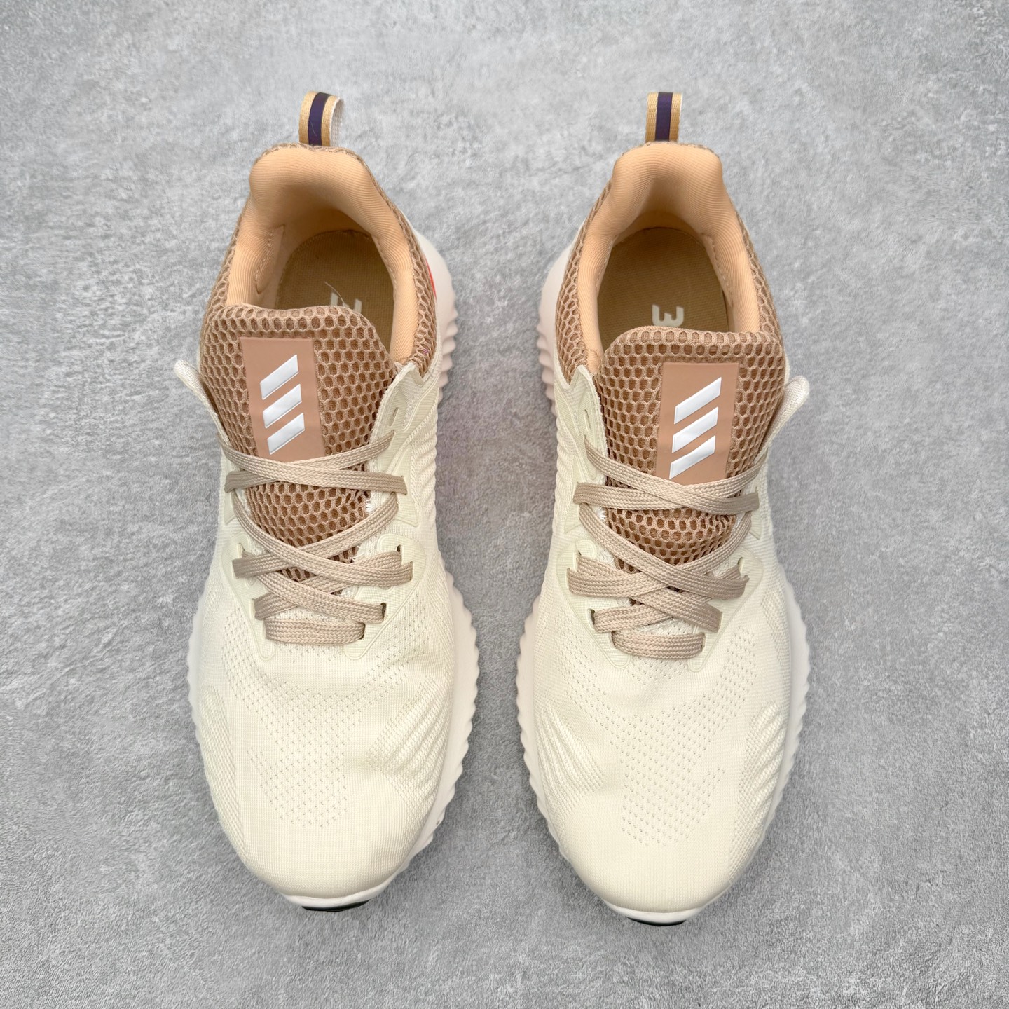 图片[2]-AD AlphaBounce HPC AMS 3M反光 阿尔法三代Bouncetm中底与Forged Mesh 热融合多层绒布的结合 外加马牌大底 原盒市售最高版本 附带官方防水袋 尺码：36 36.5 37.5 38 38.5 39 40 40.5 41 42 42.5 43 44 45-选品中心