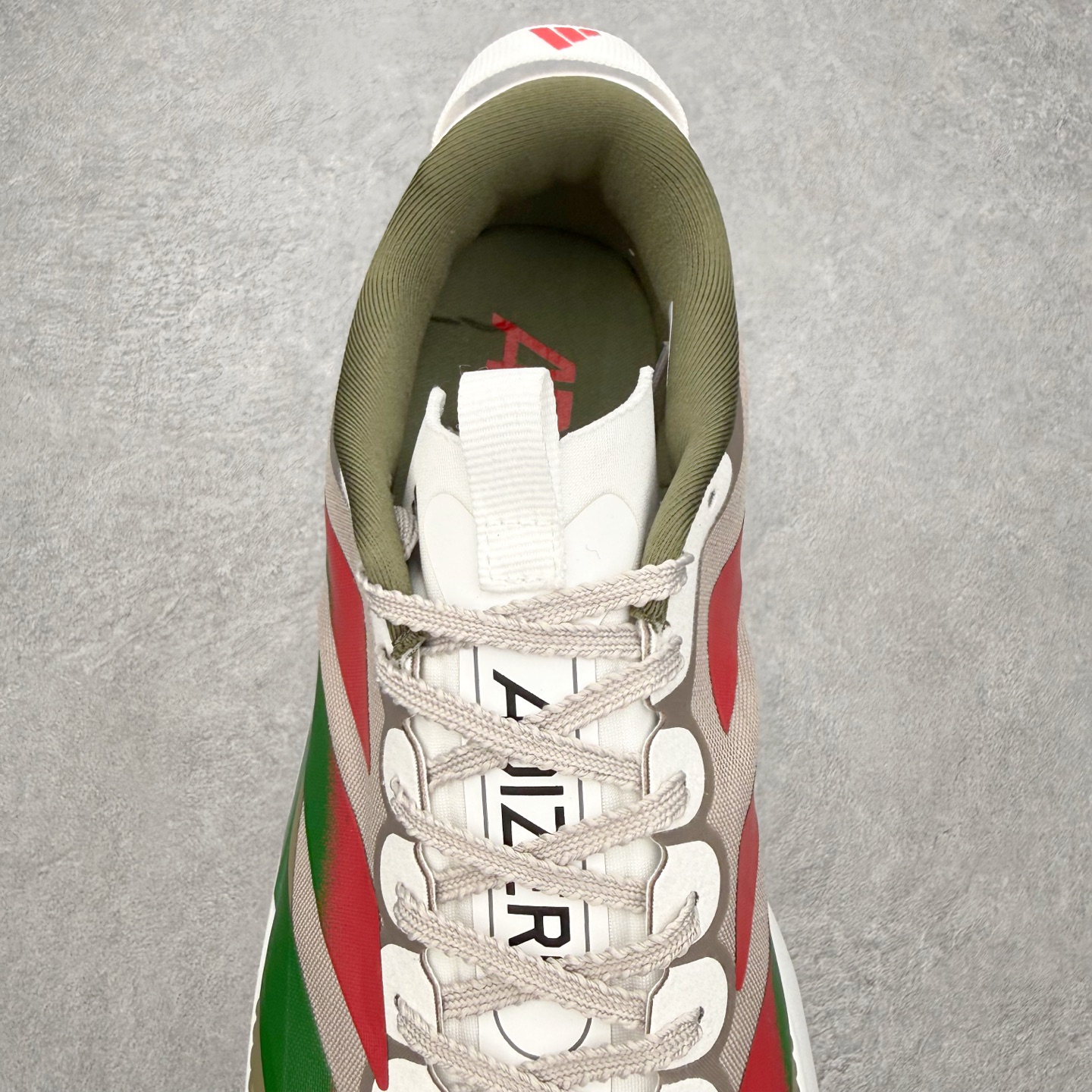 图片[5]-AD Adizero EVO SL ATR M 马拉松竞速专业跑鞋 CELERMESH针织网面非常轻薄 纤维间的缝隙很大 可以保证跑步时的透气、排汗效果 鞋舌直接与两侧的内衬和鞋底连接在一起 在跑步过程中不会被鞋舌的左右移动所困扰 在标准鞋带孔的基础上再拓宽一组鞋带孔 适合不同脚型的需求 突破性 EnergyRods 技术，有助于跑者实现更好的成绩 中底独特的LIGHTSTRIKE PRO泡棉材质 微弹感觉在跑步过程中给予了良好的支撑体验 对于顶级精英和高水平进阶跑者来说 ADIOS PRO是一双值得信赖的竞速比赛用鞋 尺码：36 36.5 37.5 38 38.5 39 40 40.5 41 42 42.5 43 44 44.5 45-选品中心
