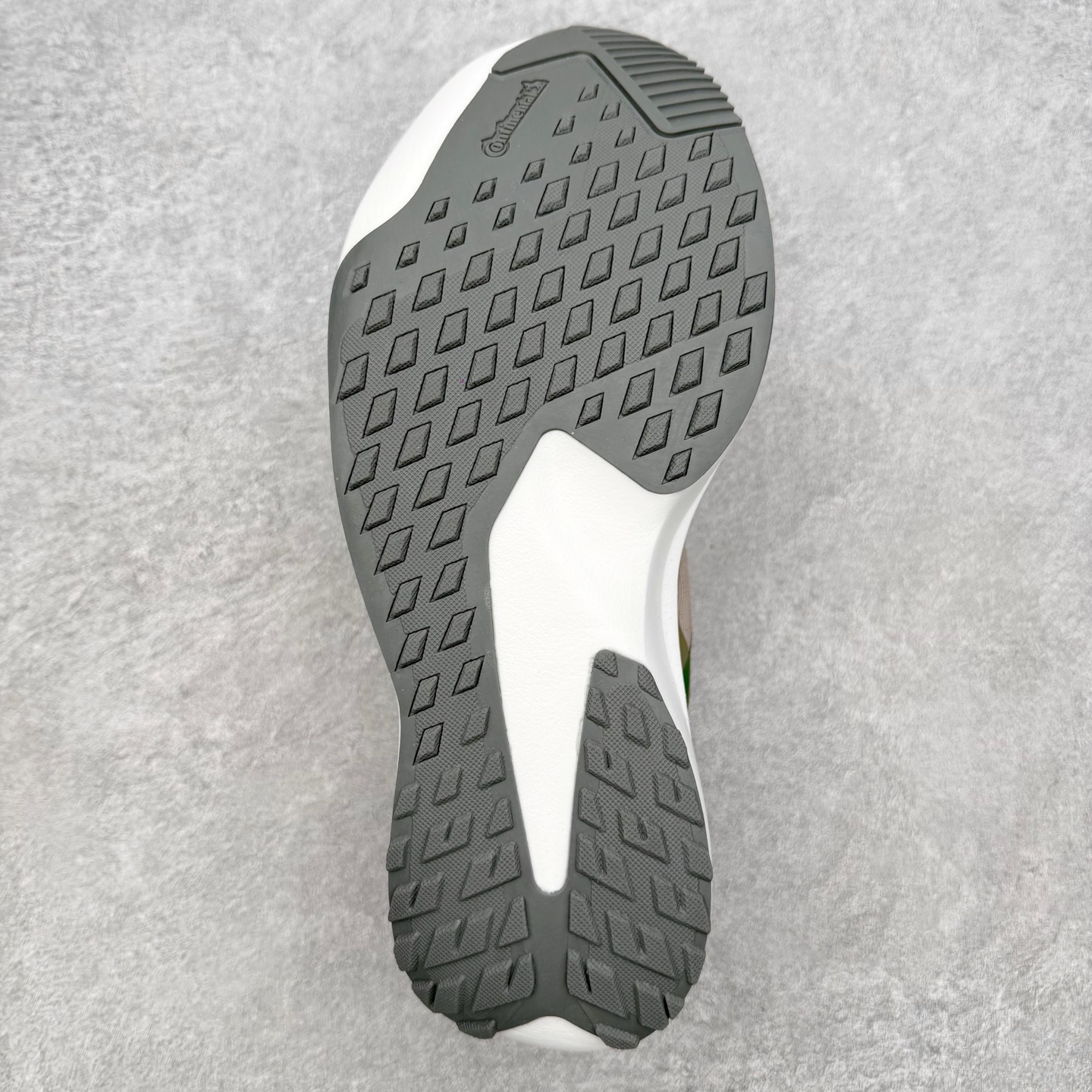 图片[9]-AD Adizero EVO SL ATR M 马拉松竞速专业跑鞋 CELERMESH针织网面非常轻薄 纤维间的缝隙很大 可以保证跑步时的透气、排汗效果 鞋舌直接与两侧的内衬和鞋底连接在一起 在跑步过程中不会被鞋舌的左右移动所困扰 在标准鞋带孔的基础上再拓宽一组鞋带孔 适合不同脚型的需求 突破性 EnergyRods 技术，有助于跑者实现更好的成绩 中底独特的LIGHTSTRIKE PRO泡棉材质 微弹感觉在跑步过程中给予了良好的支撑体验 对于顶级精英和高水平进阶跑者来说 ADIOS PRO是一双值得信赖的竞速比赛用鞋 尺码：36 36.5 37.5 38 38.5 39 40 40.5 41 42 42.5 43 44 44.5 45-选品中心