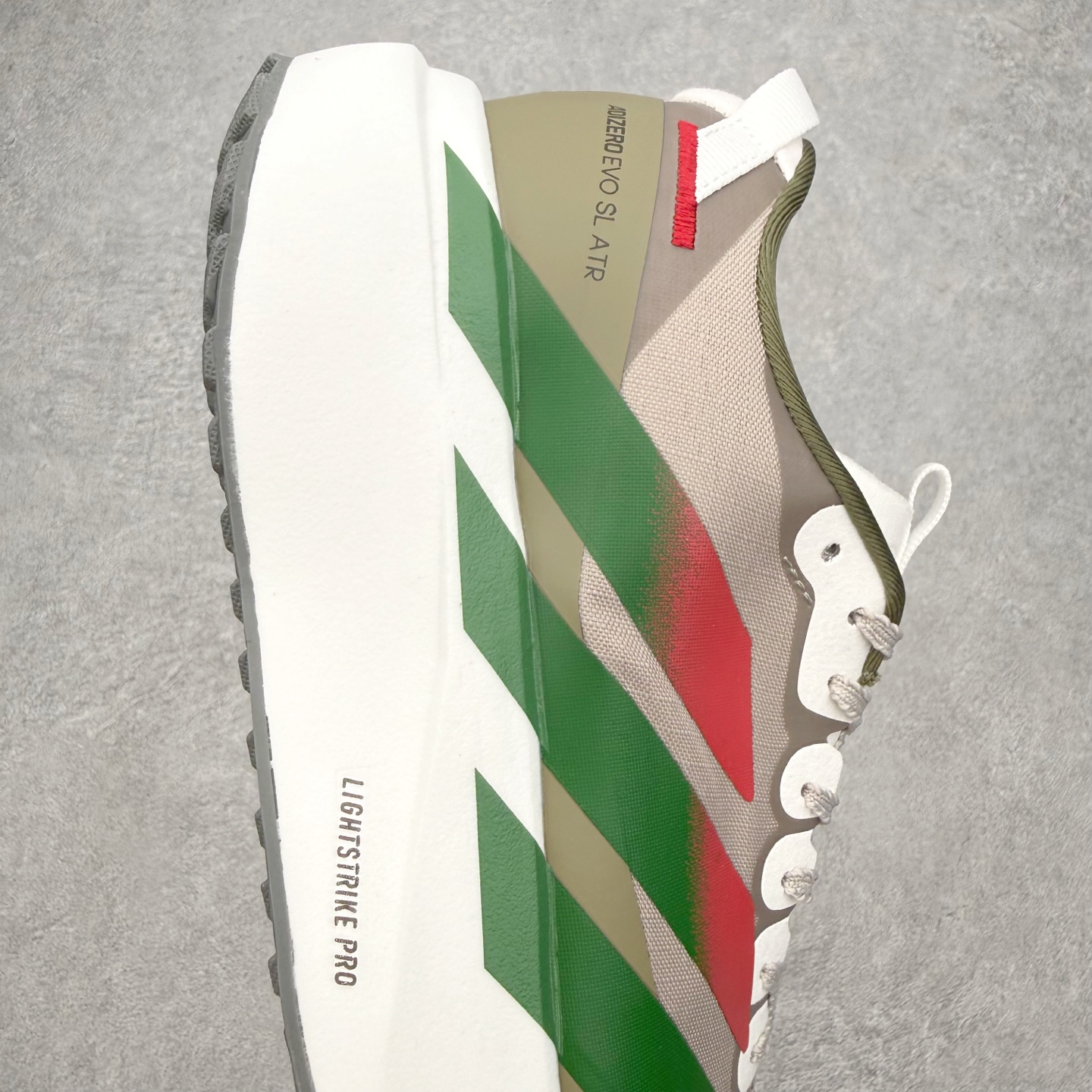 图片[6]-AD Adizero EVO SL ATR M 马拉松竞速专业跑鞋 CELERMESH针织网面非常轻薄 纤维间的缝隙很大 可以保证跑步时的透气、排汗效果 鞋舌直接与两侧的内衬和鞋底连接在一起 在跑步过程中不会被鞋舌的左右移动所困扰 在标准鞋带孔的基础上再拓宽一组鞋带孔 适合不同脚型的需求 突破性 EnergyRods 技术，有助于跑者实现更好的成绩 中底独特的LIGHTSTRIKE PRO泡棉材质 微弹感觉在跑步过程中给予了良好的支撑体验 对于顶级精英和高水平进阶跑者来说 ADIOS PRO是一双值得信赖的竞速比赛用鞋 尺码：36 36.5 37.5 38 38.5 39 40 40.5 41 42 42.5 43 44 44.5 45-选品中心