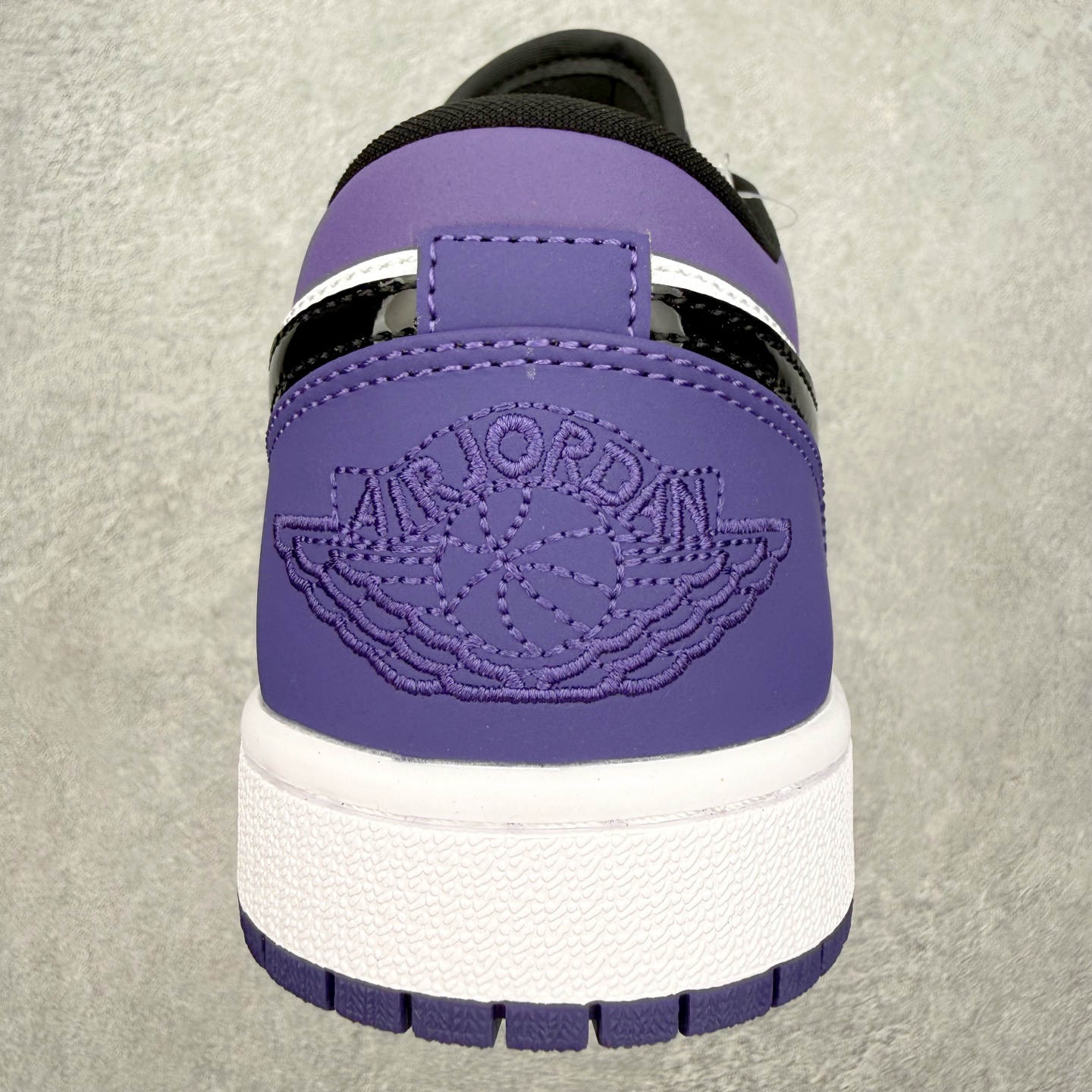 图片[8]-＃MG版 Air Jordan AJ1 Low 低帮系列 超性价比单品 平台直播间特供 百分百全新货品 零氧化发霉 给足利润空间操作 超乎所想的高性价比 原装楦头纸板开发 完美鞋型 超高清洁度 鞋型不臃肿别扭 原厂内置全掌气垫 A模大底 鞋舌AJ原厂专用牛津布 AJ专用反口珍珠布 原厂无杂质高弹内里海棉 特殊封边弹力鞋带 原鞋开模 拒绝公底 购置公司同步原材料 都有细节原汁原味 忠于原版 尺码：36 36.5 37.5 38 38.5 39 40 40.5 41 42 42.5 43 44 44.5 45 46-选品中心