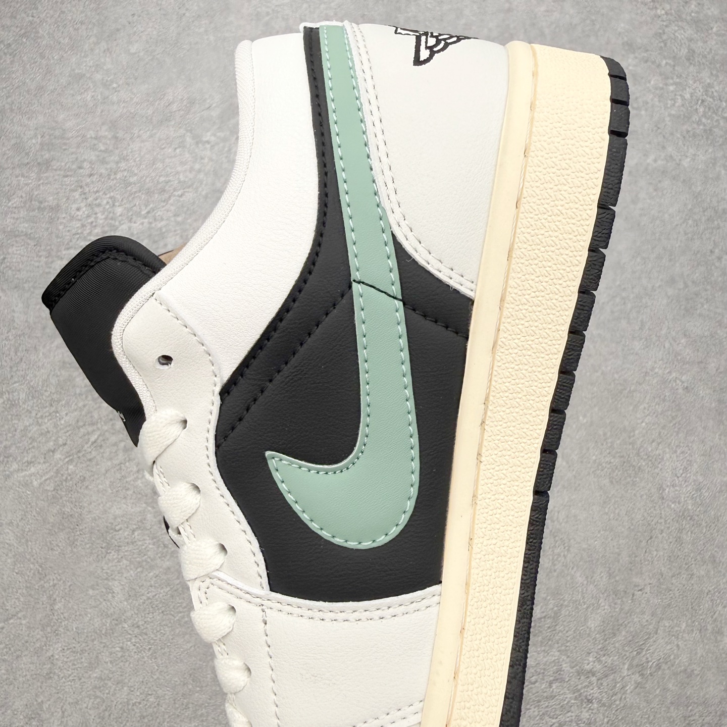 图片[7]-＃MG版 Air Jordan AJ1 Low 低帮系列 超性价比单品 平台直播间特供 百分百全新货品 零氧化发霉 给足利润空间操作 超乎所想的高性价比 原装楦头纸板开发 完美鞋型 超高清洁度 鞋型不臃肿别扭 原厂内置全掌气垫 A模大底 鞋舌AJ原厂专用牛津布 AJ专用反口珍珠布 原厂无杂质高弹内里海棉 特殊封边弹力鞋带 原鞋开模 拒绝公底 购置公司同步原材料 都有细节原汁原味 忠于原版 尺码：36 36.5 37.5 38 38.5 39 40 40.5 41 42 42.5 43 44 44.5 45 46-选品中心