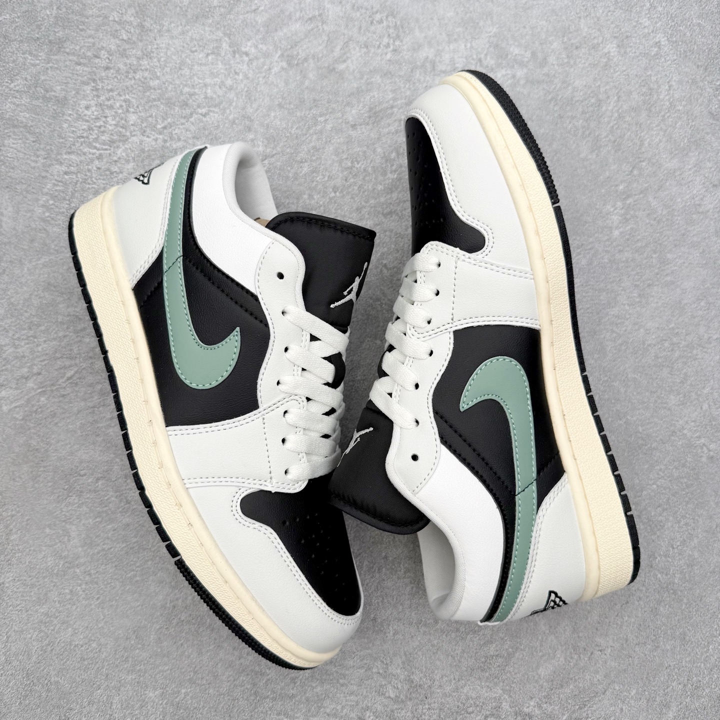 图片[3]-＃MG版 Air Jordan AJ1 Low 低帮系列 超性价比单品 平台直播间特供 百分百全新货品 零氧化发霉 给足利润空间操作 超乎所想的高性价比 原装楦头纸板开发 完美鞋型 超高清洁度 鞋型不臃肿别扭 原厂内置全掌气垫 A模大底 鞋舌AJ原厂专用牛津布 AJ专用反口珍珠布 原厂无杂质高弹内里海棉 特殊封边弹力鞋带 原鞋开模 拒绝公底 购置公司同步原材料 都有细节原汁原味 忠于原版 尺码：36 36.5 37.5 38 38.5 39 40 40.5 41 42 42.5 43 44 44.5 45 46-选品中心