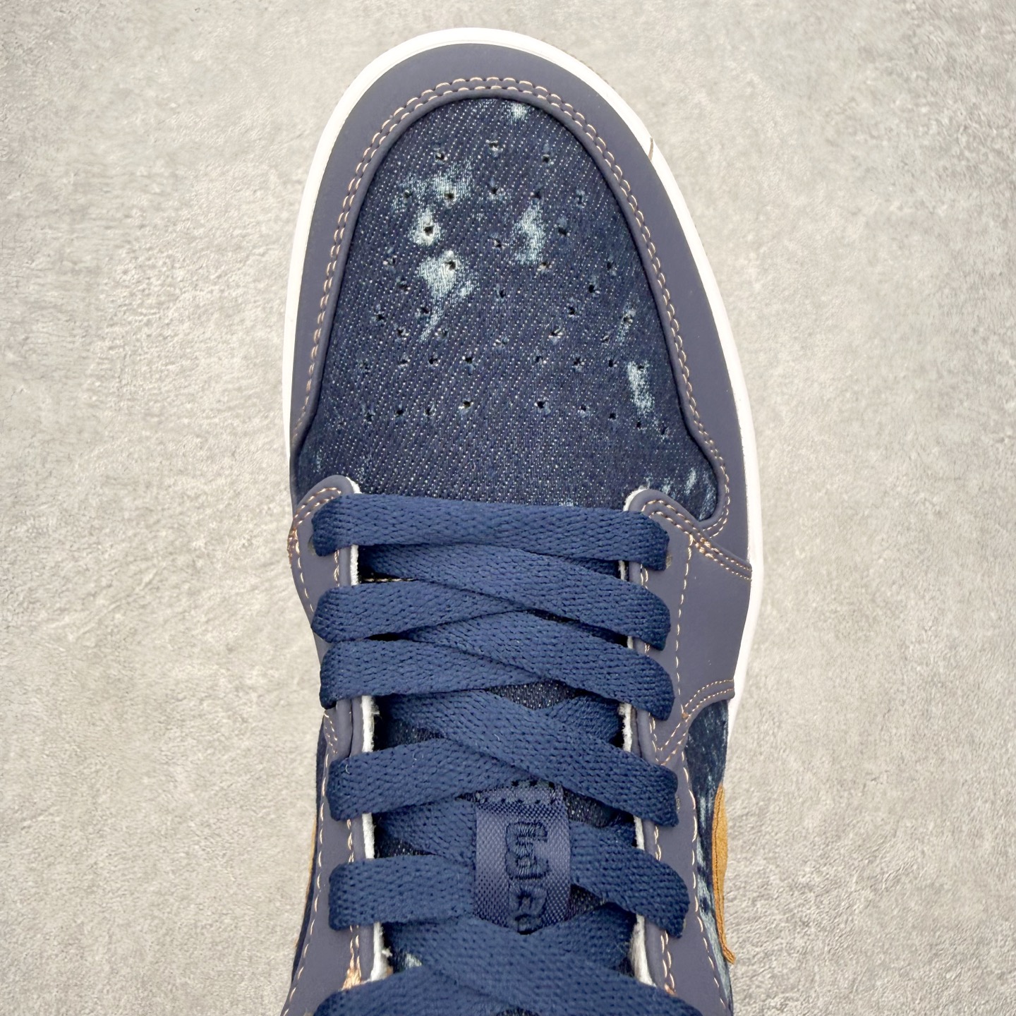 图片[4]-＃MG版 Air Jordan AJ1 Low 低帮系列 超性价比单品 平台直播间特供 百分百全新货品 零氧化发霉 给足利润空间操作 超乎所想的高性价比 原装楦头纸板开发 完美鞋型 超高清洁度 鞋型不臃肿别扭 原厂内置全掌气垫 A模大底 鞋舌AJ原厂专用牛津布 AJ专用反口珍珠布 原厂无杂质高弹内里海棉 特殊封边弹力鞋带 原鞋开模 拒绝公底 购置公司同步原材料 都有细节原汁原味 忠于原版 尺码：36 36.5 37.5 38 38.5 39 40 40.5 41 42 42.5 43 44 44.5 45 46-选品中心