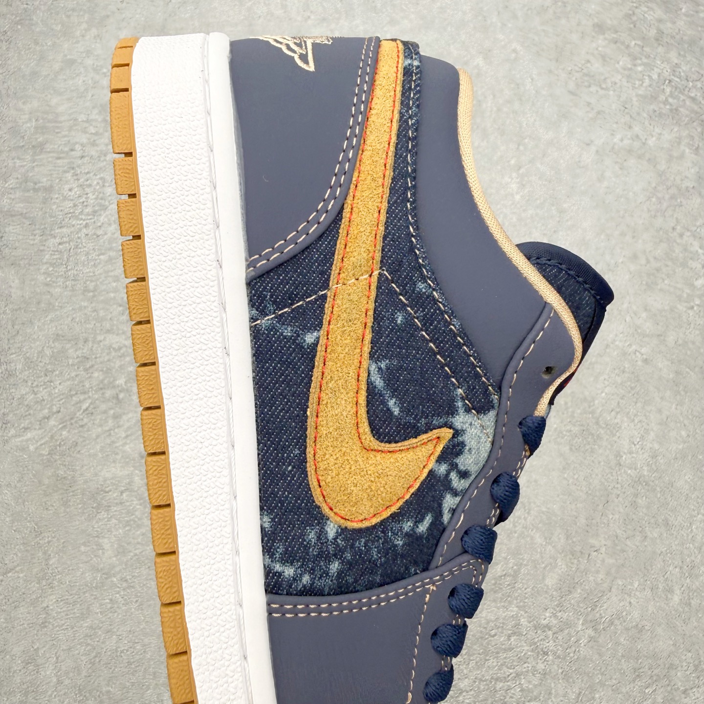 图片[6]-＃MG版 Air Jordan AJ1 Low 低帮系列 超性价比单品 平台直播间特供 百分百全新货品 零氧化发霉 给足利润空间操作 超乎所想的高性价比 原装楦头纸板开发 完美鞋型 超高清洁度 鞋型不臃肿别扭 原厂内置全掌气垫 A模大底 鞋舌AJ原厂专用牛津布 AJ专用反口珍珠布 原厂无杂质高弹内里海棉 特殊封边弹力鞋带 原鞋开模 拒绝公底 购置公司同步原材料 都有细节原汁原味 忠于原版 尺码：36 36.5 37.5 38 38.5 39 40 40.5 41 42 42.5 43 44 44.5 45 46-选品中心