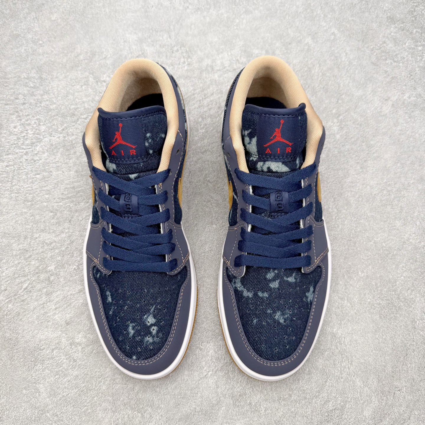 图片[2]-＃MG版 Air Jordan AJ1 Low 低帮系列 超性价比单品 平台直播间特供 百分百全新货品 零氧化发霉 给足利润空间操作 超乎所想的高性价比 原装楦头纸板开发 完美鞋型 超高清洁度 鞋型不臃肿别扭 原厂内置全掌气垫 A模大底 鞋舌AJ原厂专用牛津布 AJ专用反口珍珠布 原厂无杂质高弹内里海棉 特殊封边弹力鞋带 原鞋开模 拒绝公底 购置公司同步原材料 都有细节原汁原味 忠于原版 尺码：36 36.5 37.5 38 38.5 39 40 40.5 41 42 42.5 43 44 44.5 45 46-选品中心
