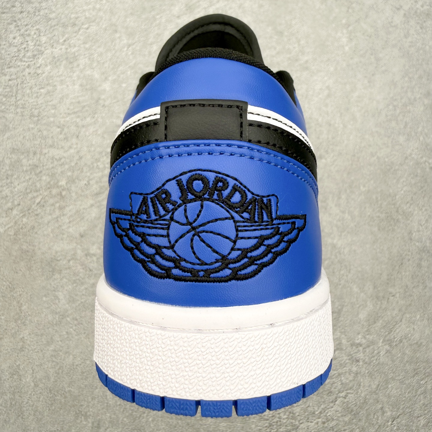 图片[8]-＃MG版 Air Jordan AJ1 Low 低帮系列 超性价比单品 平台直播间特供 百分百全新货品 零氧化发霉 给足利润空间操作 超乎所想的高性价比 原装楦头纸板开发 完美鞋型 超高清洁度 鞋型不臃肿别扭 原厂内置全掌气垫 A模大底 鞋舌AJ原厂专用牛津布 AJ专用反口珍珠布 原厂无杂质高弹内里海棉 特殊封边弹力鞋带 原鞋开模 拒绝公底 购置公司同步原材料 都有细节原汁原味 忠于原版 尺码：36 36.5 37.5 38 38.5 39 40 40.5 41 42 42.5 43 44 44.5 45 46-选品中心