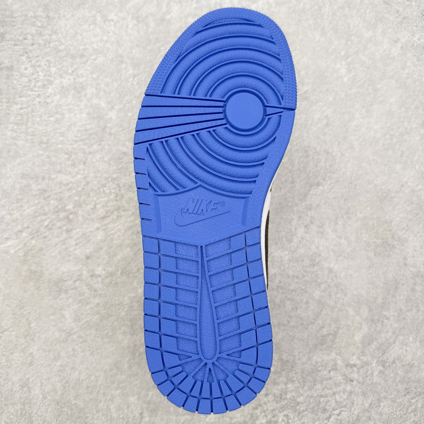 图片[9]-＃MG版 Air Jordan AJ1 Low 低帮系列 超性价比单品 平台直播间特供 百分百全新货品 零氧化发霉 给足利润空间操作 超乎所想的高性价比 原装楦头纸板开发 完美鞋型 超高清洁度 鞋型不臃肿别扭 原厂内置全掌气垫 A模大底 鞋舌AJ原厂专用牛津布 AJ专用反口珍珠布 原厂无杂质高弹内里海棉 特殊封边弹力鞋带 原鞋开模 拒绝公底 购置公司同步原材料 都有细节原汁原味 忠于原版 尺码：36 36.5 37.5 38 38.5 39 40 40.5 41 42 42.5 43 44 44.5 45 46-选品中心