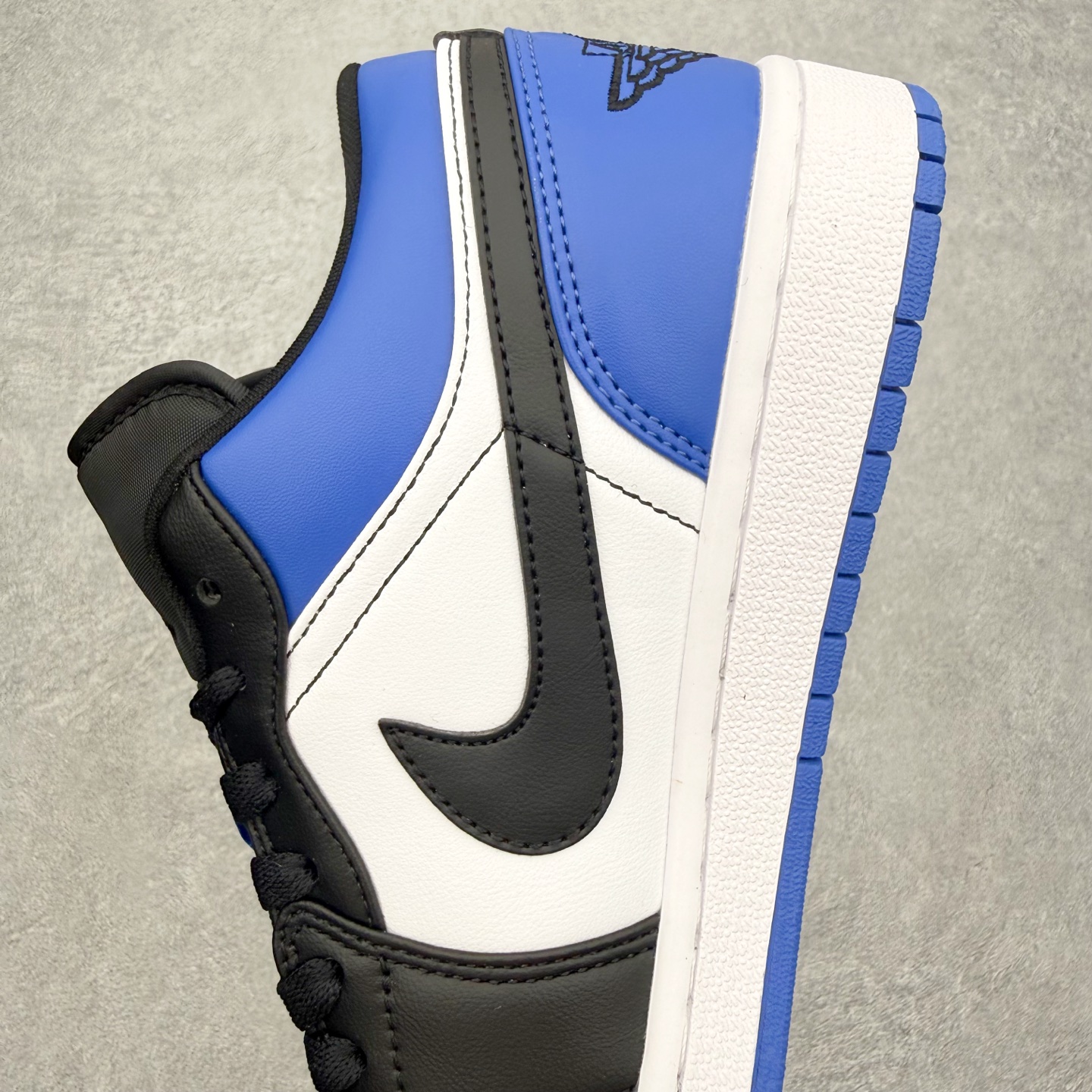 图片[7]-＃MG版 Air Jordan AJ1 Low 低帮系列 超性价比单品 平台直播间特供 百分百全新货品 零氧化发霉 给足利润空间操作 超乎所想的高性价比 原装楦头纸板开发 完美鞋型 超高清洁度 鞋型不臃肿别扭 原厂内置全掌气垫 A模大底 鞋舌AJ原厂专用牛津布 AJ专用反口珍珠布 原厂无杂质高弹内里海棉 特殊封边弹力鞋带 原鞋开模 拒绝公底 购置公司同步原材料 都有细节原汁原味 忠于原版 尺码：36 36.5 37.5 38 38.5 39 40 40.5 41 42 42.5 43 44 44.5 45 46-选品中心