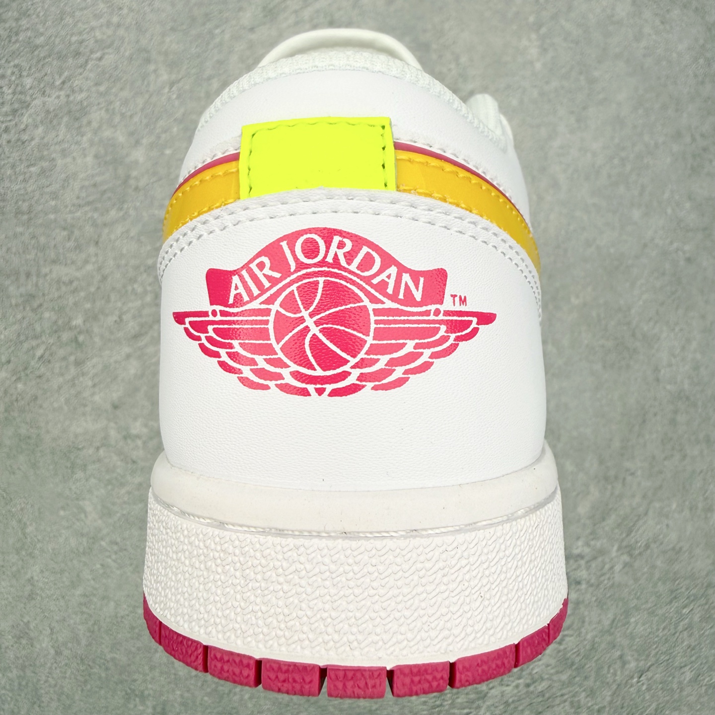 图片[8]-＃MG版 Air Jordan AJ1 Low 低帮系列 超性价比单品 平台直播间特供 百分百全新货品 零氧化发霉 给足利润空间操作 超乎所想的高性价比 原装楦头纸板开发 完美鞋型 超高清洁度 鞋型不臃肿别扭 原厂内置全掌气垫 A模大底 鞋舌AJ原厂专用牛津布 AJ专用反口珍珠布 原厂无杂质高弹内里海棉 特殊封边弹力鞋带 原鞋开模 拒绝公底 购置公司同步原材料 都有细节原汁原味 忠于原版 尺码：36 36.5 37.5 38 38.5 39 40 40.5 41 42 42.5 43 44 44.5 45 46-选品中心