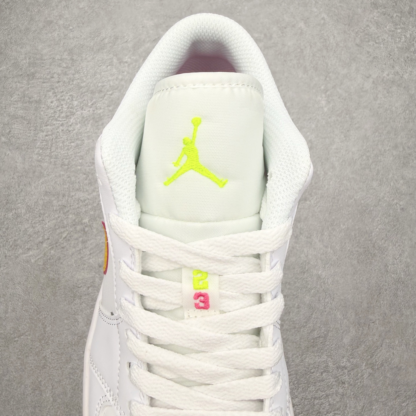 图片[5]-＃MG版 Air Jordan AJ1 Low 低帮系列 超性价比单品 平台直播间特供 百分百全新货品 零氧化发霉 给足利润空间操作 超乎所想的高性价比 原装楦头纸板开发 完美鞋型 超高清洁度 鞋型不臃肿别扭 原厂内置全掌气垫 A模大底 鞋舌AJ原厂专用牛津布 AJ专用反口珍珠布 原厂无杂质高弹内里海棉 特殊封边弹力鞋带 原鞋开模 拒绝公底 购置公司同步原材料 都有细节原汁原味 忠于原版 尺码：36 36.5 37.5 38 38.5 39 40 40.5 41 42 42.5 43 44 44.5 45 46-选品中心