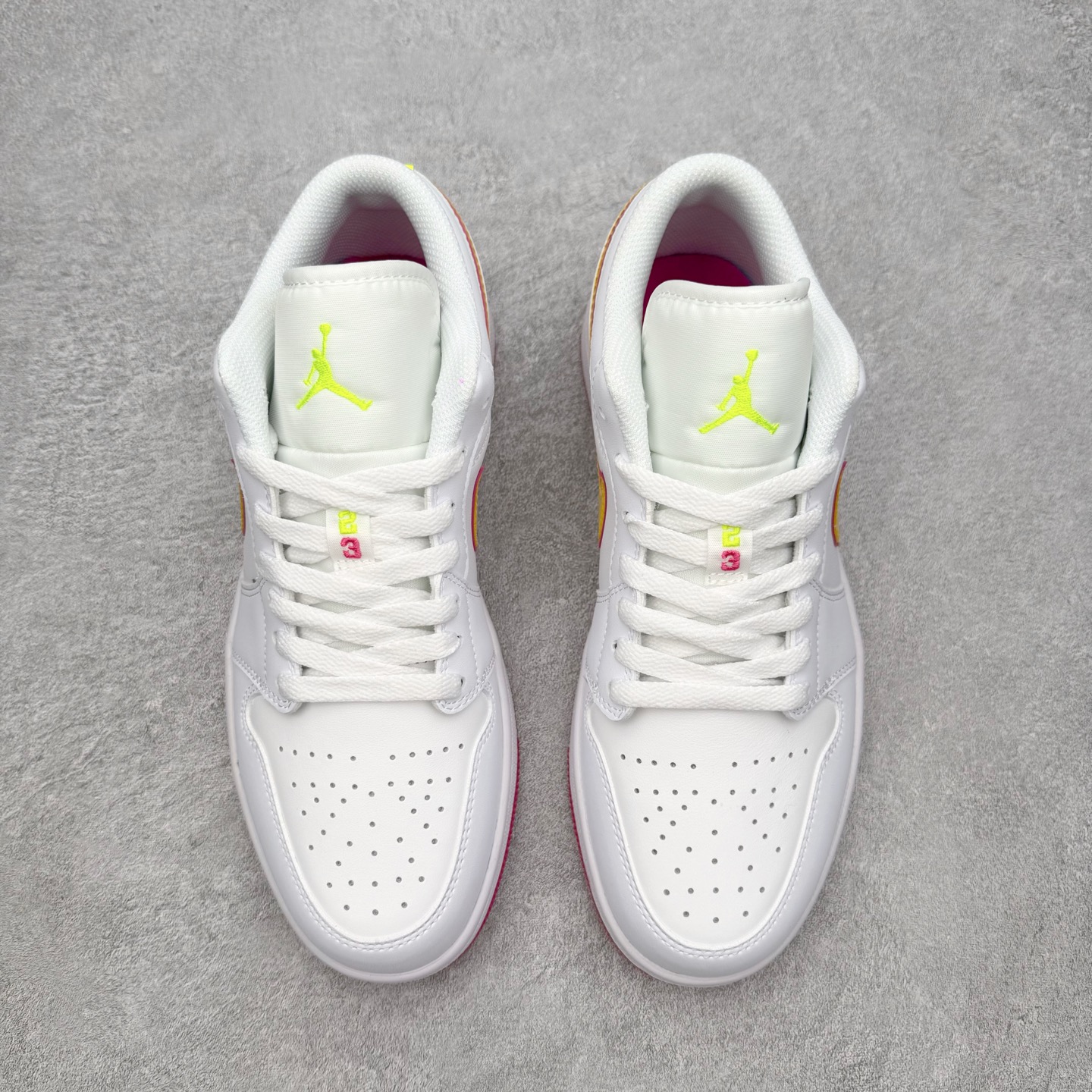图片[2]-＃MG版 Air Jordan AJ1 Low 低帮系列 超性价比单品 平台直播间特供 百分百全新货品 零氧化发霉 给足利润空间操作 超乎所想的高性价比 原装楦头纸板开发 完美鞋型 超高清洁度 鞋型不臃肿别扭 原厂内置全掌气垫 A模大底 鞋舌AJ原厂专用牛津布 AJ专用反口珍珠布 原厂无杂质高弹内里海棉 特殊封边弹力鞋带 原鞋开模 拒绝公底 购置公司同步原材料 都有细节原汁原味 忠于原版 尺码：36 36.5 37.5 38 38.5 39 40 40.5 41 42 42.5 43 44 44.5 45 46-选品中心