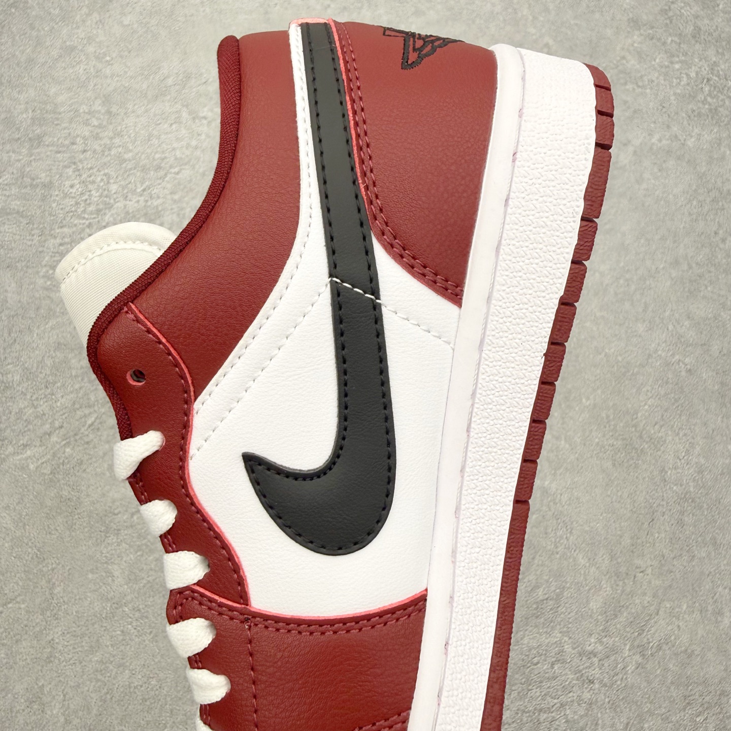 图片[7]-＃MG版 Air Jordan AJ1 Low 低帮系列 超性价比单品 平台直播间特供 百分百全新货品 零氧化发霉 给足利润空间操作 超乎所想的高性价比 原装楦头纸板开发 完美鞋型 超高清洁度 鞋型不臃肿别扭 原厂内置全掌气垫 A模大底 鞋舌AJ原厂专用牛津布 AJ专用反口珍珠布 原厂无杂质高弹内里海棉 特殊封边弹力鞋带 原鞋开模 拒绝公底 购置公司同步原材料 都有细节原汁原味 忠于原版 尺码：36 36.5 37.5 38 38.5 39 40 40.5 41 42 42.5 43 44 44.5 45 46-选品中心