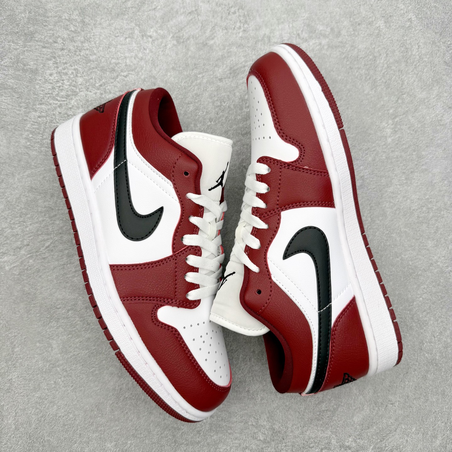 图片[3]-＃MG版 Air Jordan AJ1 Low 低帮系列 超性价比单品 平台直播间特供 百分百全新货品 零氧化发霉 给足利润空间操作 超乎所想的高性价比 原装楦头纸板开发 完美鞋型 超高清洁度 鞋型不臃肿别扭 原厂内置全掌气垫 A模大底 鞋舌AJ原厂专用牛津布 AJ专用反口珍珠布 原厂无杂质高弹内里海棉 特殊封边弹力鞋带 原鞋开模 拒绝公底 购置公司同步原材料 都有细节原汁原味 忠于原版 尺码：36 36.5 37.5 38 38.5 39 40 40.5 41 42 42.5 43 44 44.5 45 46-选品中心