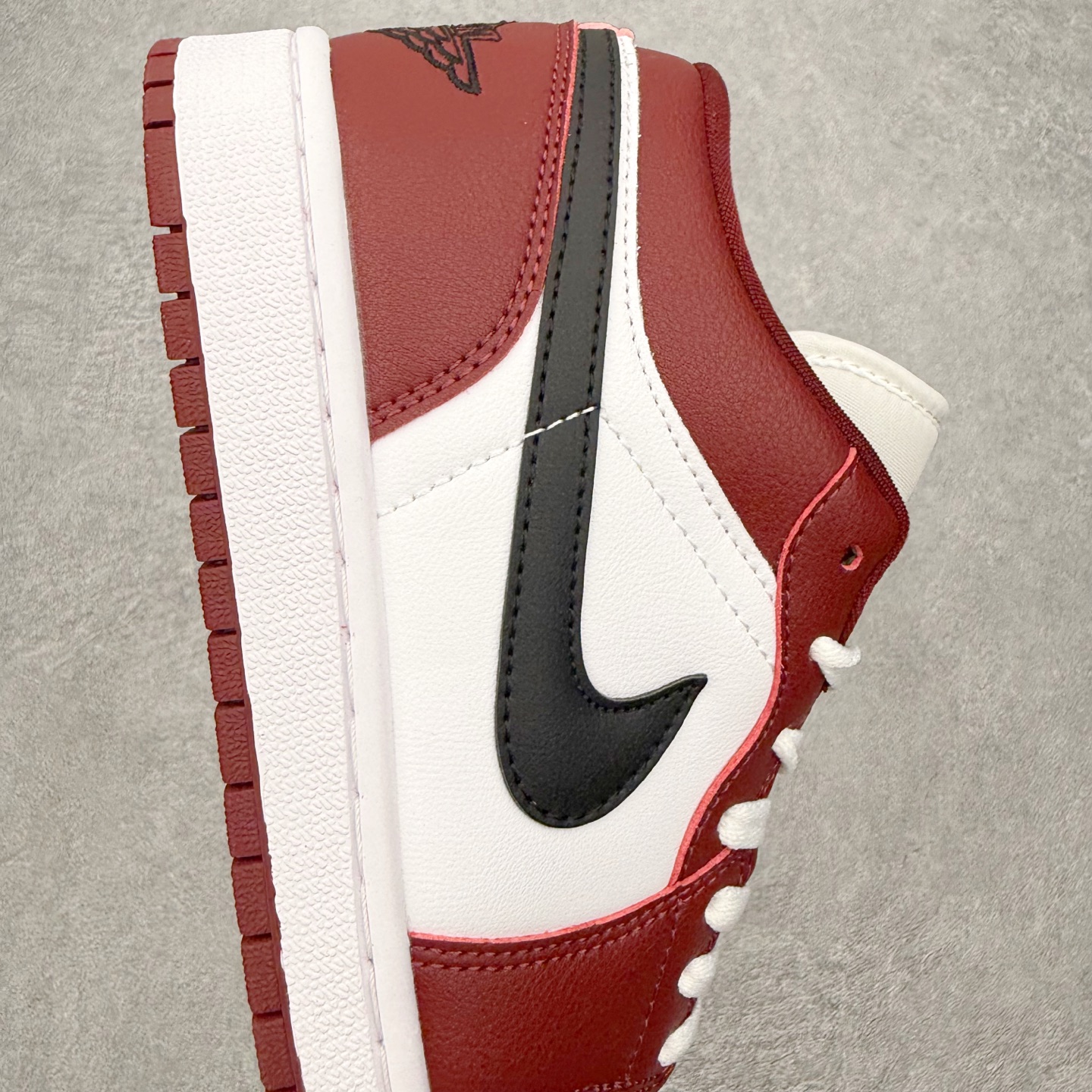 图片[6]-＃MG版 Air Jordan AJ1 Low 低帮系列 超性价比单品 平台直播间特供 百分百全新货品 零氧化发霉 给足利润空间操作 超乎所想的高性价比 原装楦头纸板开发 完美鞋型 超高清洁度 鞋型不臃肿别扭 原厂内置全掌气垫 A模大底 鞋舌AJ原厂专用牛津布 AJ专用反口珍珠布 原厂无杂质高弹内里海棉 特殊封边弹力鞋带 原鞋开模 拒绝公底 购置公司同步原材料 都有细节原汁原味 忠于原版 尺码：36 36.5 37.5 38 38.5 39 40 40.5 41 42 42.5 43 44 44.5 45 46-选品中心