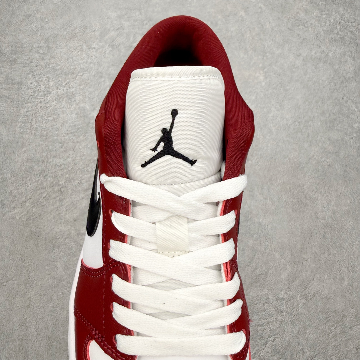 图片[5]-＃MG版 Air Jordan AJ1 Low 低帮系列 超性价比单品 平台直播间特供 百分百全新货品 零氧化发霉 给足利润空间操作 超乎所想的高性价比 原装楦头纸板开发 完美鞋型 超高清洁度 鞋型不臃肿别扭 原厂内置全掌气垫 A模大底 鞋舌AJ原厂专用牛津布 AJ专用反口珍珠布 原厂无杂质高弹内里海棉 特殊封边弹力鞋带 原鞋开模 拒绝公底 购置公司同步原材料 都有细节原汁原味 忠于原版 尺码：36 36.5 37.5 38 38.5 39 40 40.5 41 42 42.5 43 44 44.5 45 46-选品中心