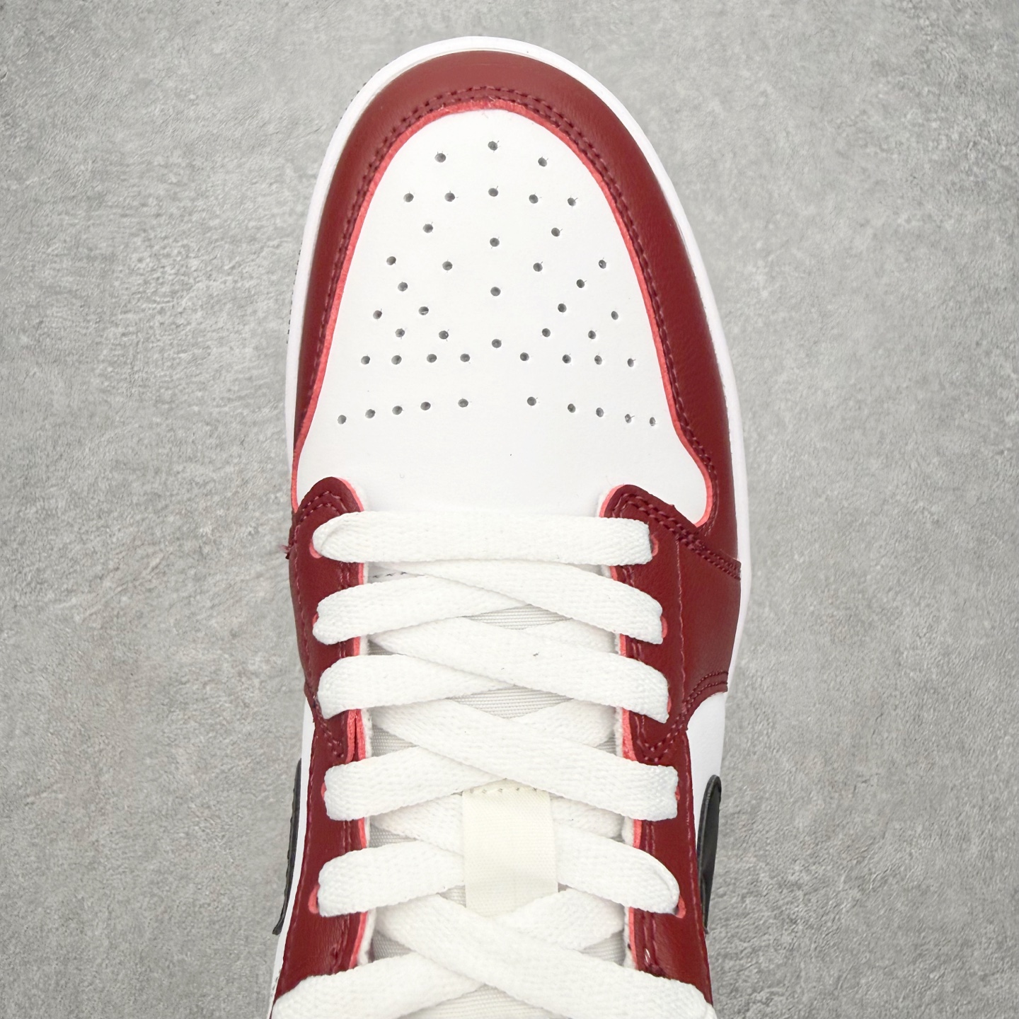 图片[4]-＃MG版 Air Jordan AJ1 Low 低帮系列 超性价比单品 平台直播间特供 百分百全新货品 零氧化发霉 给足利润空间操作 超乎所想的高性价比 原装楦头纸板开发 完美鞋型 超高清洁度 鞋型不臃肿别扭 原厂内置全掌气垫 A模大底 鞋舌AJ原厂专用牛津布 AJ专用反口珍珠布 原厂无杂质高弹内里海棉 特殊封边弹力鞋带 原鞋开模 拒绝公底 购置公司同步原材料 都有细节原汁原味 忠于原版 尺码：36 36.5 37.5 38 38.5 39 40 40.5 41 42 42.5 43 44 44.5 45 46-选品中心