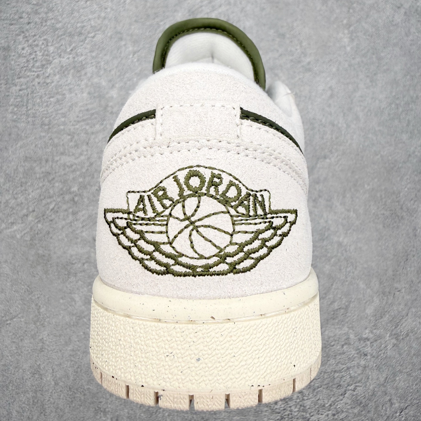 图片[8]-＃MG版 Air Jordan AJ1 Low 低帮系列 超性价比单品 平台直播间特供 百分百全新货品 零氧化发霉 给足利润空间操作 超乎所想的高性价比 原装楦头纸板开发 完美鞋型 超高清洁度 鞋型不臃肿别扭 原厂内置全掌气垫 A模大底 鞋舌AJ原厂专用牛津布 AJ专用反口珍珠布 原厂无杂质高弹内里海棉 特殊封边弹力鞋带 原鞋开模 拒绝公底 购置公司同步原材料 都有细节原汁原味 忠于原版 尺码：36 36.5 37.5 38 38.5 39 40 40.5 41 42 42.5 43 44 44.5 45 46-选品中心