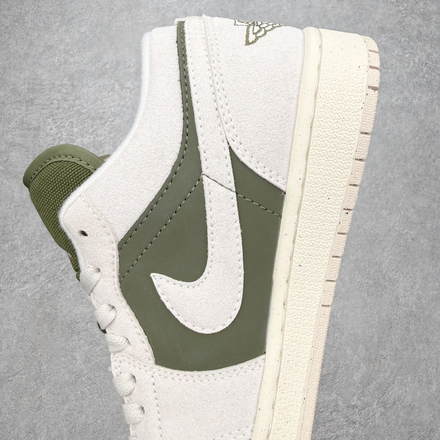 图片[7]-＃MG版 Air Jordan AJ1 Low 低帮系列 超性价比单品 平台直播间特供 百分百全新货品 零氧化发霉 给足利润空间操作 超乎所想的高性价比 原装楦头纸板开发 完美鞋型 超高清洁度 鞋型不臃肿别扭 原厂内置全掌气垫 A模大底 鞋舌AJ原厂专用牛津布 AJ专用反口珍珠布 原厂无杂质高弹内里海棉 特殊封边弹力鞋带 原鞋开模 拒绝公底 购置公司同步原材料 都有细节原汁原味 忠于原版 尺码：36 36.5 37.5 38 38.5 39 40 40.5 41 42 42.5 43 44 44.5 45 46-选品中心