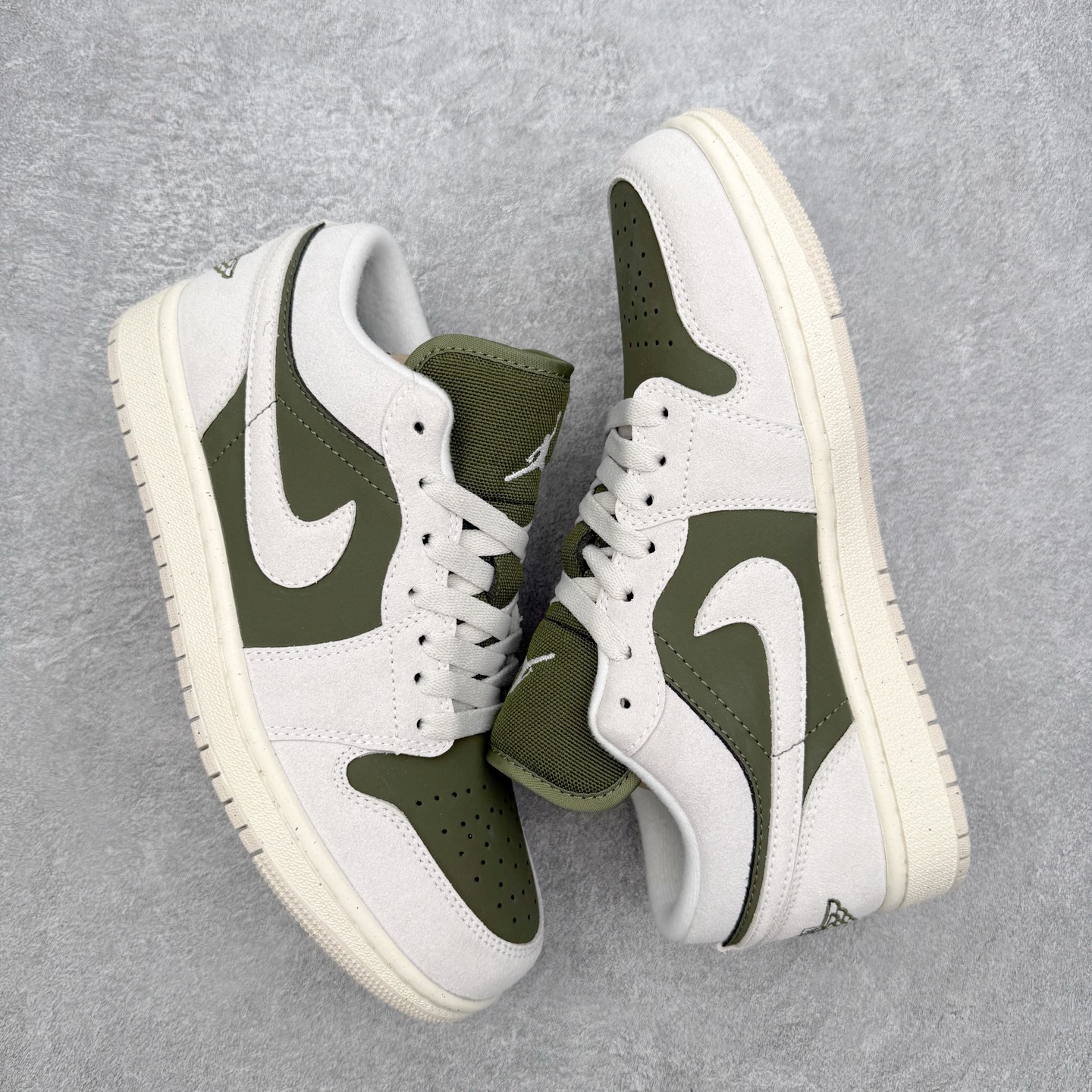 图片[3]-＃MG版 Air Jordan AJ1 Low 低帮系列 超性价比单品 平台直播间特供 百分百全新货品 零氧化发霉 给足利润空间操作 超乎所想的高性价比 原装楦头纸板开发 完美鞋型 超高清洁度 鞋型不臃肿别扭 原厂内置全掌气垫 A模大底 鞋舌AJ原厂专用牛津布 AJ专用反口珍珠布 原厂无杂质高弹内里海棉 特殊封边弹力鞋带 原鞋开模 拒绝公底 购置公司同步原材料 都有细节原汁原味 忠于原版 尺码：36 36.5 37.5 38 38.5 39 40 40.5 41 42 42.5 43 44 44.5 45 46-选品中心