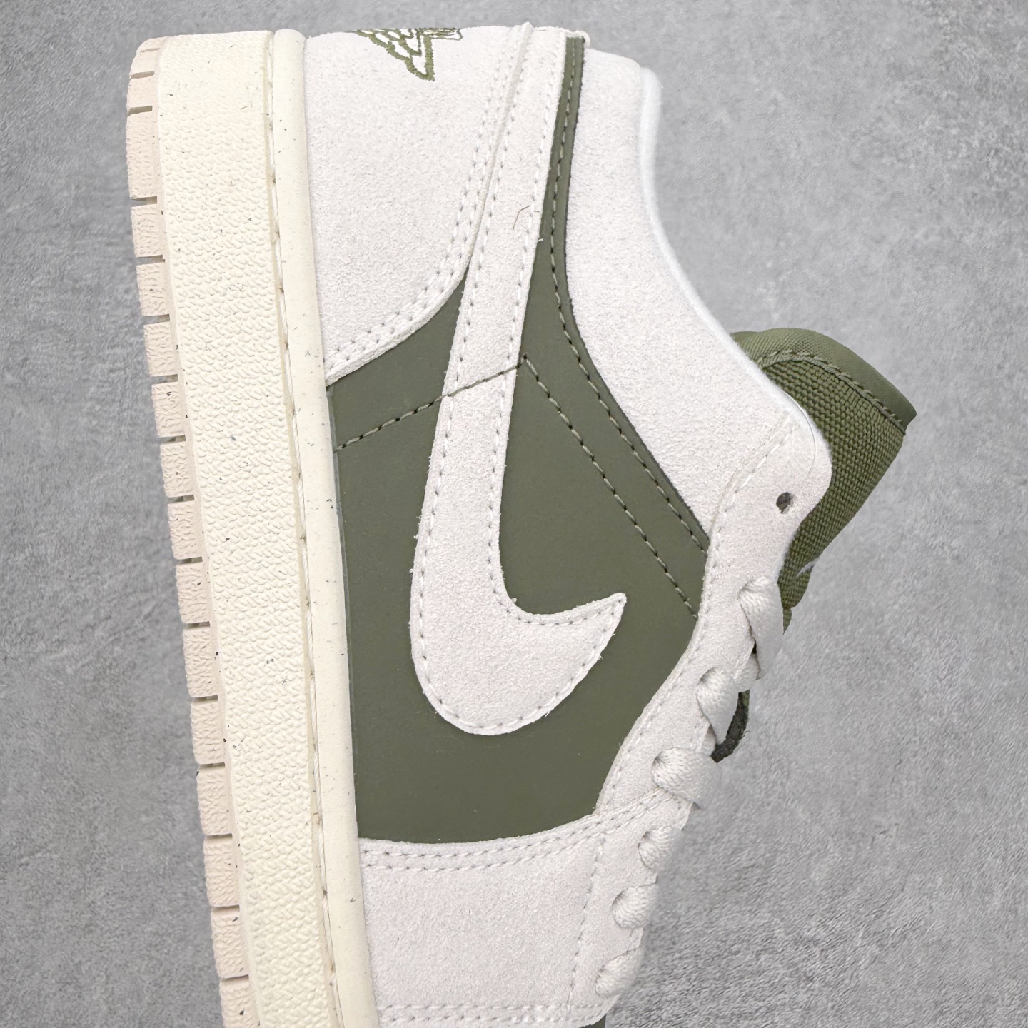 图片[6]-＃MG版 Air Jordan AJ1 Low 低帮系列 超性价比单品 平台直播间特供 百分百全新货品 零氧化发霉 给足利润空间操作 超乎所想的高性价比 原装楦头纸板开发 完美鞋型 超高清洁度 鞋型不臃肿别扭 原厂内置全掌气垫 A模大底 鞋舌AJ原厂专用牛津布 AJ专用反口珍珠布 原厂无杂质高弹内里海棉 特殊封边弹力鞋带 原鞋开模 拒绝公底 购置公司同步原材料 都有细节原汁原味 忠于原版 尺码：36 36.5 37.5 38 38.5 39 40 40.5 41 42 42.5 43 44 44.5 45 46-选品中心
