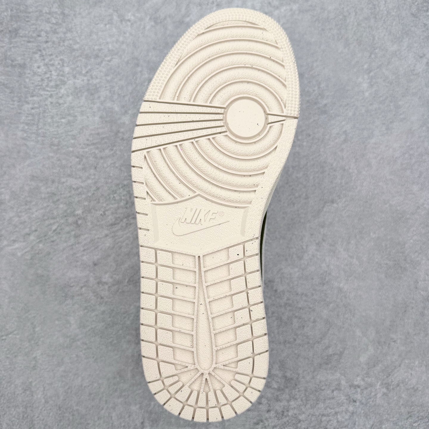 图片[9]-＃MG版 Air Jordan AJ1 Low 低帮系列 超性价比单品 平台直播间特供 百分百全新货品 零氧化发霉 给足利润空间操作 超乎所想的高性价比 原装楦头纸板开发 完美鞋型 超高清洁度 鞋型不臃肿别扭 原厂内置全掌气垫 A模大底 鞋舌AJ原厂专用牛津布 AJ专用反口珍珠布 原厂无杂质高弹内里海棉 特殊封边弹力鞋带 原鞋开模 拒绝公底 购置公司同步原材料 都有细节原汁原味 忠于原版 尺码：36 36.5 37.5 38 38.5 39 40 40.5 41 42 42.5 43 44 44.5 45 46-选品中心