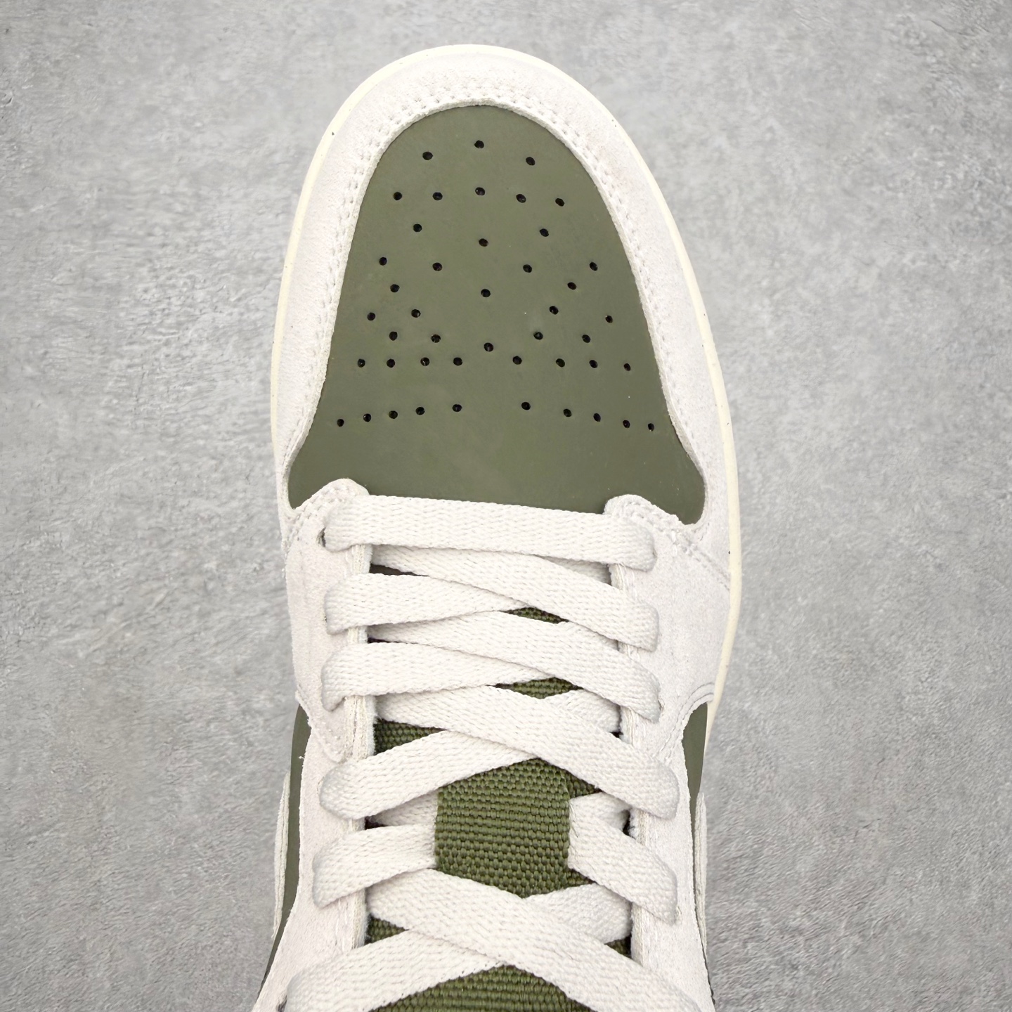 图片[4]-＃MG版 Air Jordan AJ1 Low 低帮系列 超性价比单品 平台直播间特供 百分百全新货品 零氧化发霉 给足利润空间操作 超乎所想的高性价比 原装楦头纸板开发 完美鞋型 超高清洁度 鞋型不臃肿别扭 原厂内置全掌气垫 A模大底 鞋舌AJ原厂专用牛津布 AJ专用反口珍珠布 原厂无杂质高弹内里海棉 特殊封边弹力鞋带 原鞋开模 拒绝公底 购置公司同步原材料 都有细节原汁原味 忠于原版 尺码：36 36.5 37.5 38 38.5 39 40 40.5 41 42 42.5 43 44 44.5 45 46-选品中心